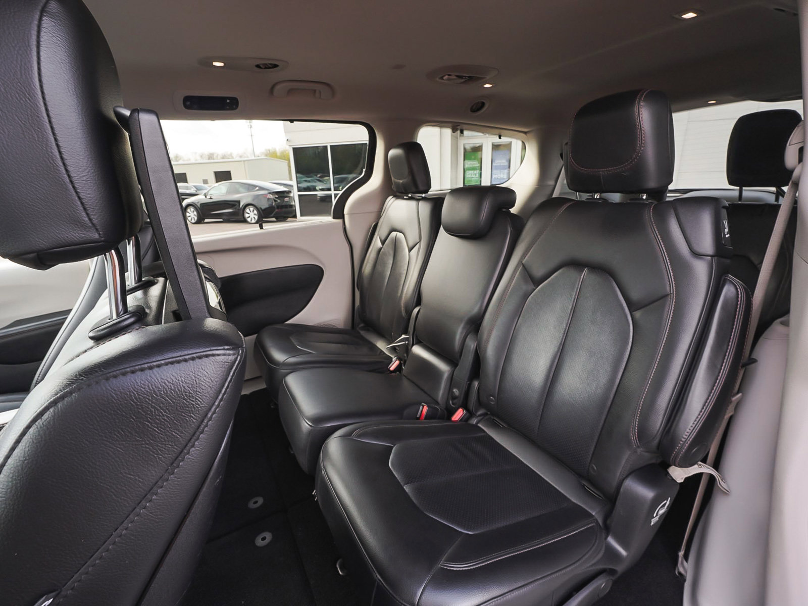 Used 2017 Chrysler Pacifica Touring-L Plus FWD image 33