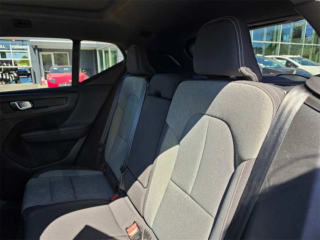 Used 2025 Volvo XC40 B5 Core image 11