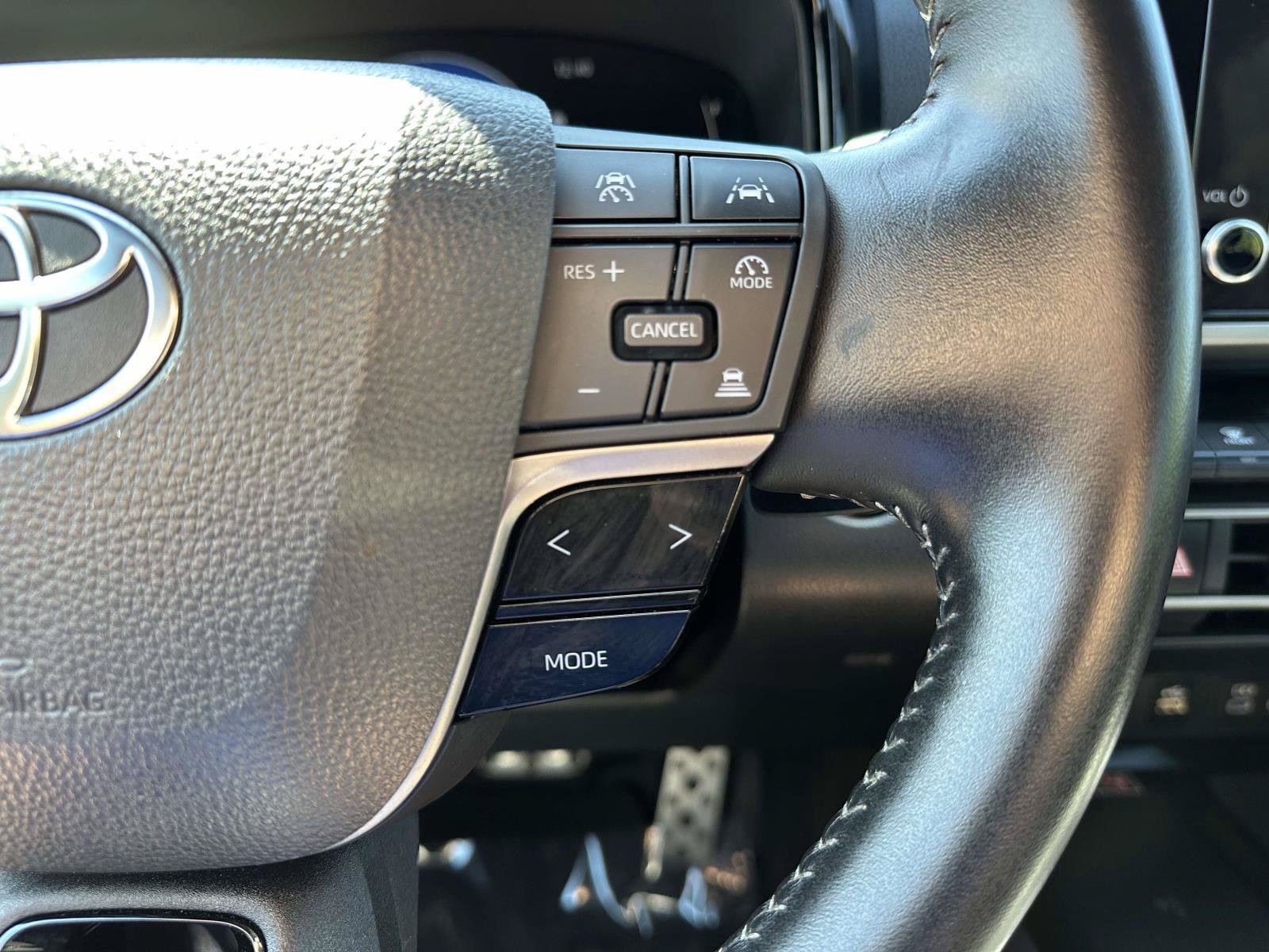 Used 2025 Toyota Camry SE FWD image 13