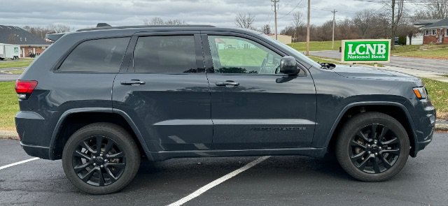 Used 2018 Jeep Grand Cherokee Altitude AWD/4WD image 13