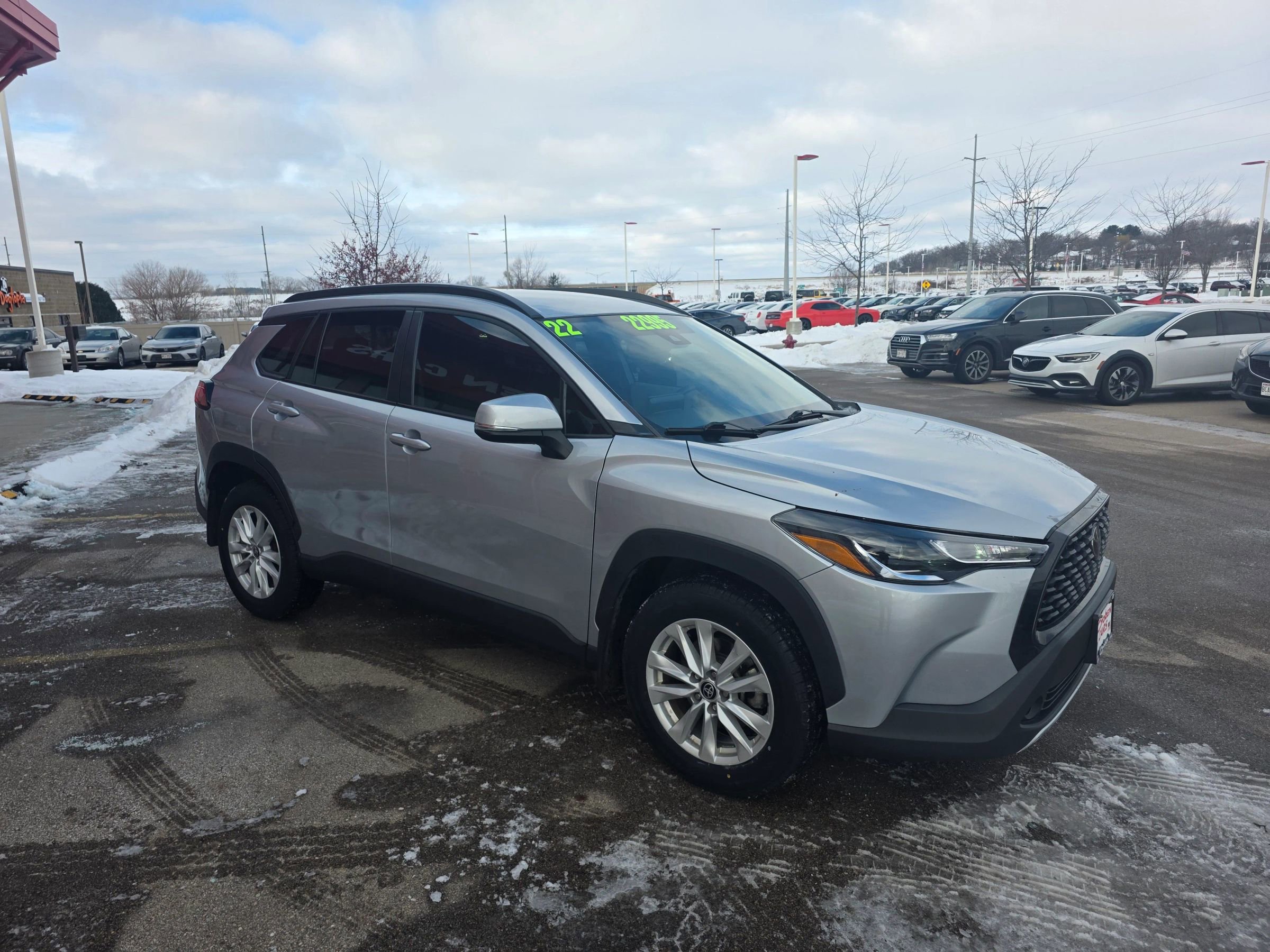 Used 2022 Toyota Corolla Cross LE image 3