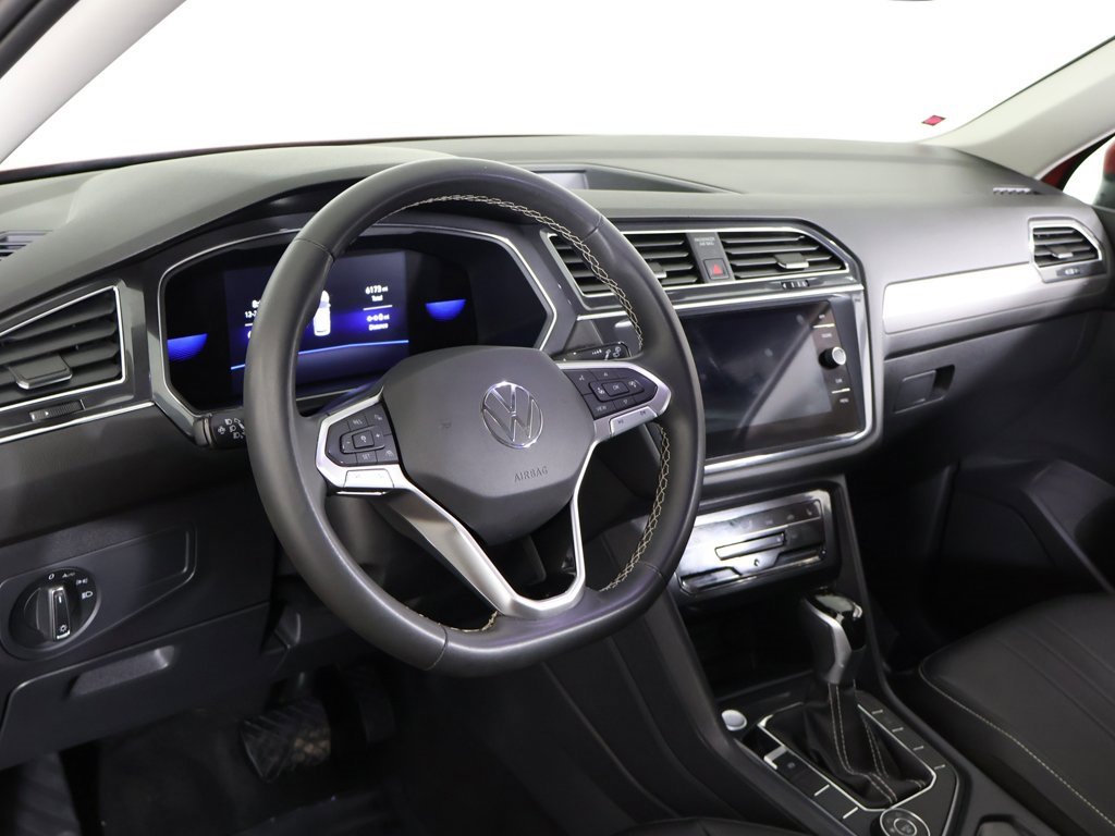 Used 2023 Volkswagen Tiguan SE image 25