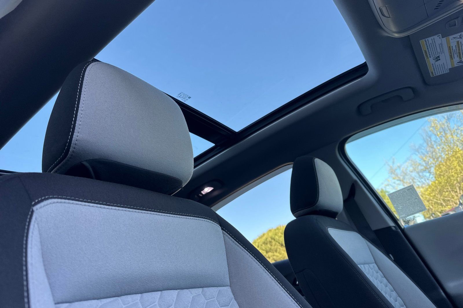 Used 2019 Chevrolet Equinox LT w/ Sun & Navigation Package image 21