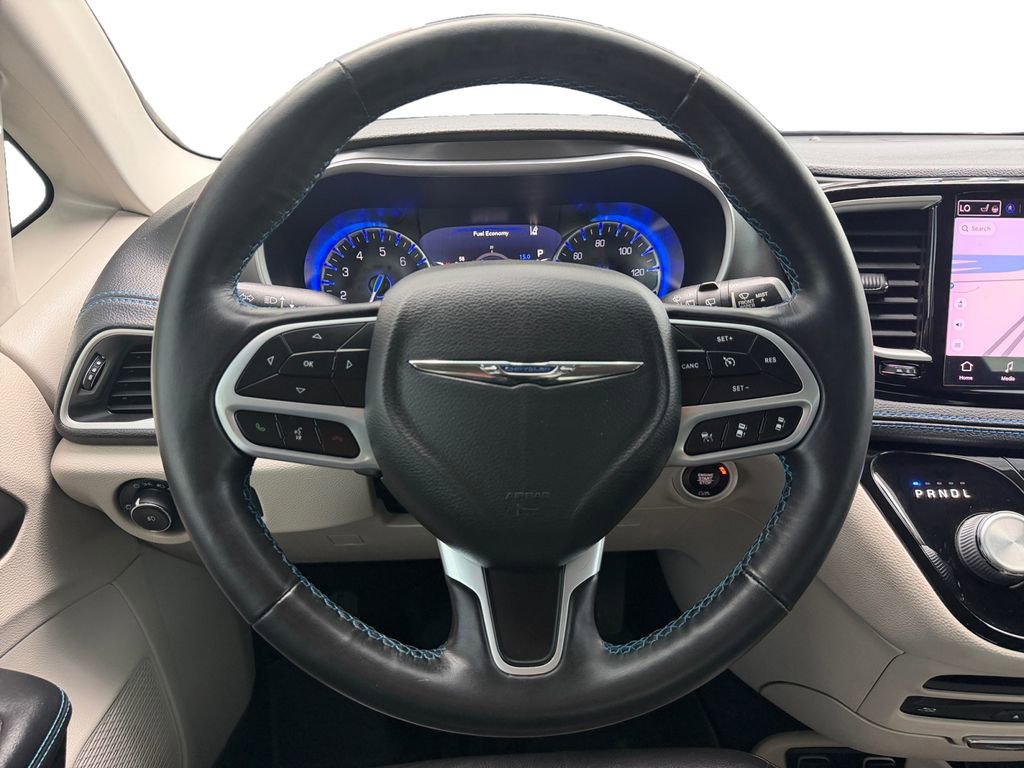 Used 2021 Chrysler Pacifica Touring-L w/ Uconnect Theater Family Group FWD image 13