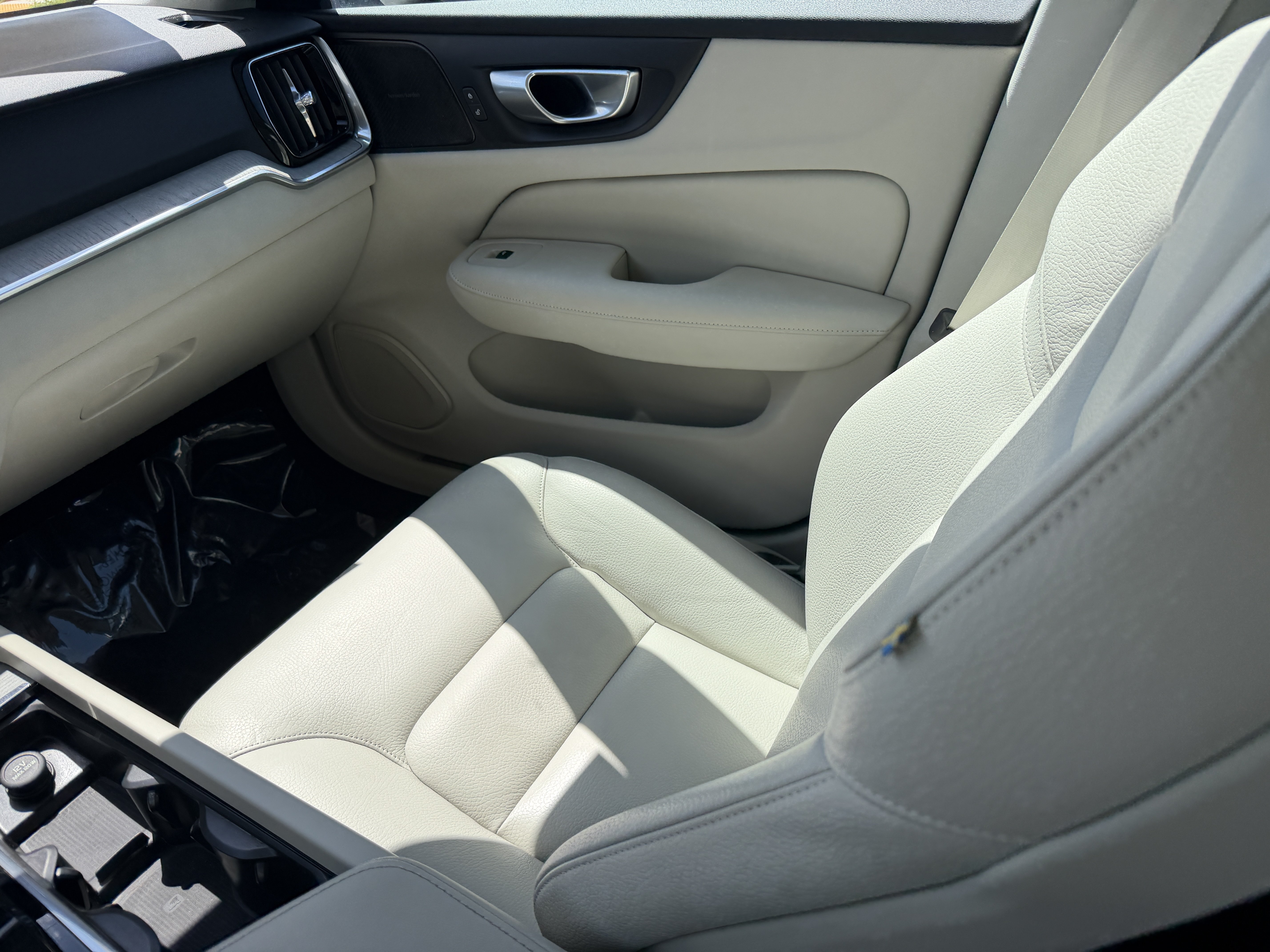 Certified 2025 Volvo S60 B5 Plus AWD/4WD image 15