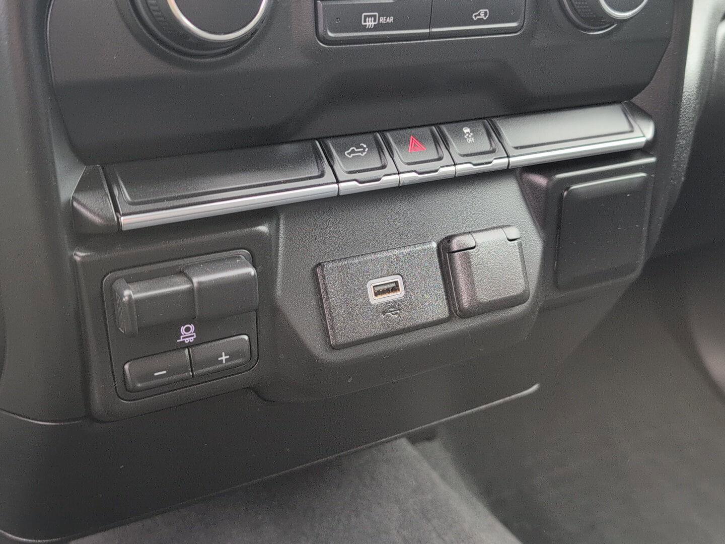 Used 2019 Chevrolet Silverado 1500 Custom w/ Custom Convenience Package image 28