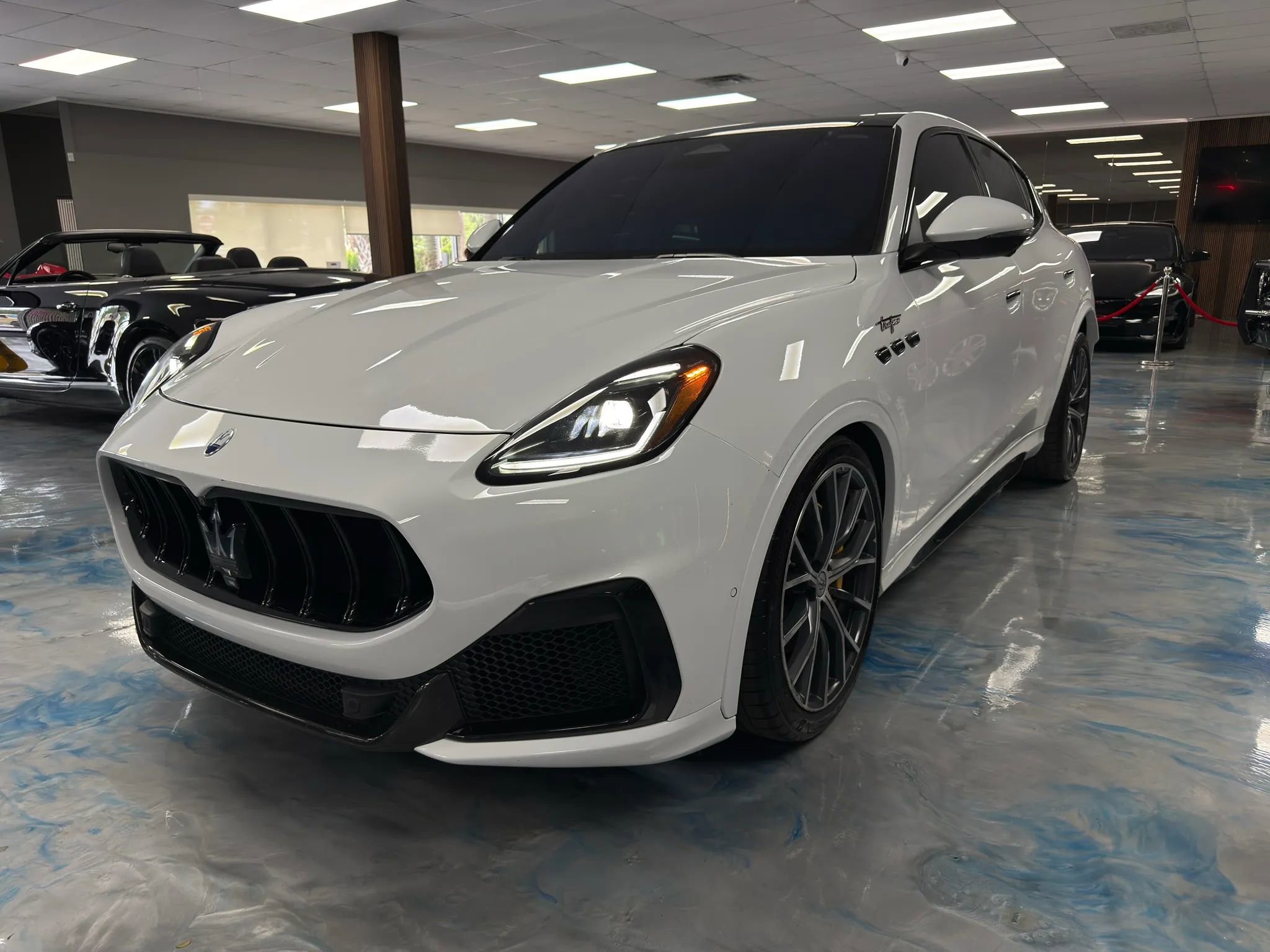 Used 2023 Maserati Grecale Trofeo image 3