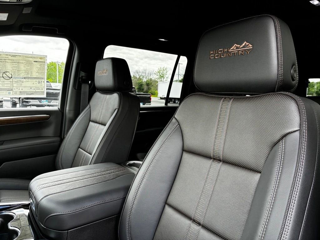 New 2026 Chevrolet Suburban High Country AWD/4WD image 8