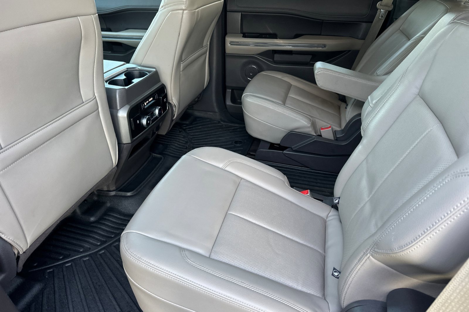 Used 2020 Ford Expedition XLT w/ Equipment Group 202A image 12