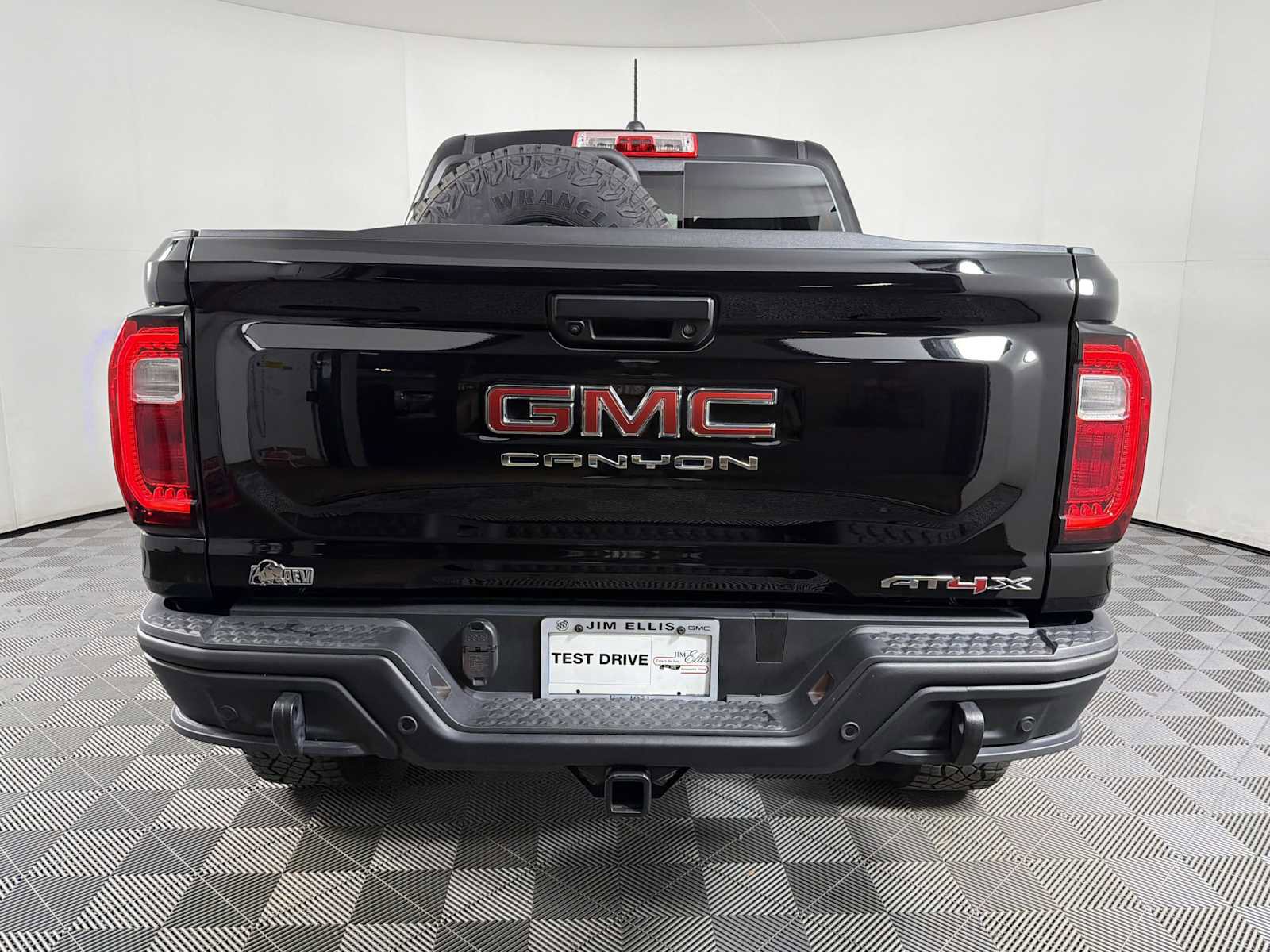Used 2024 GMC Canyon AT4X w/ AT4X AEV Edition image 6