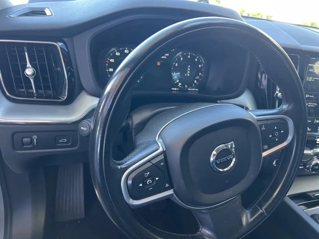 Used 2018 Volvo XC60 T5 Momentum w/ Advanced Package image 25