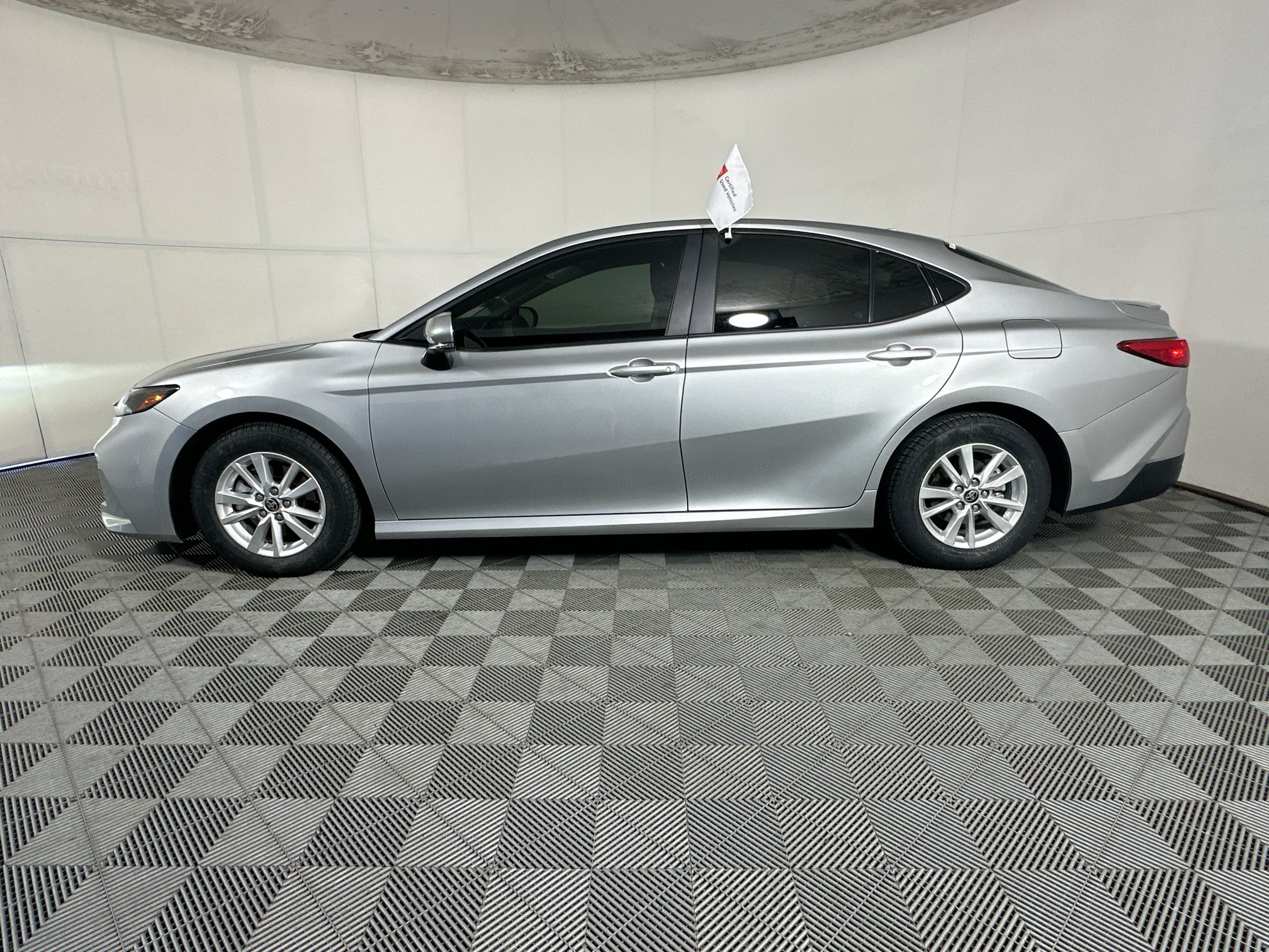 Used 2025 Toyota Camry LE w/ Convenience Package FWD image 6