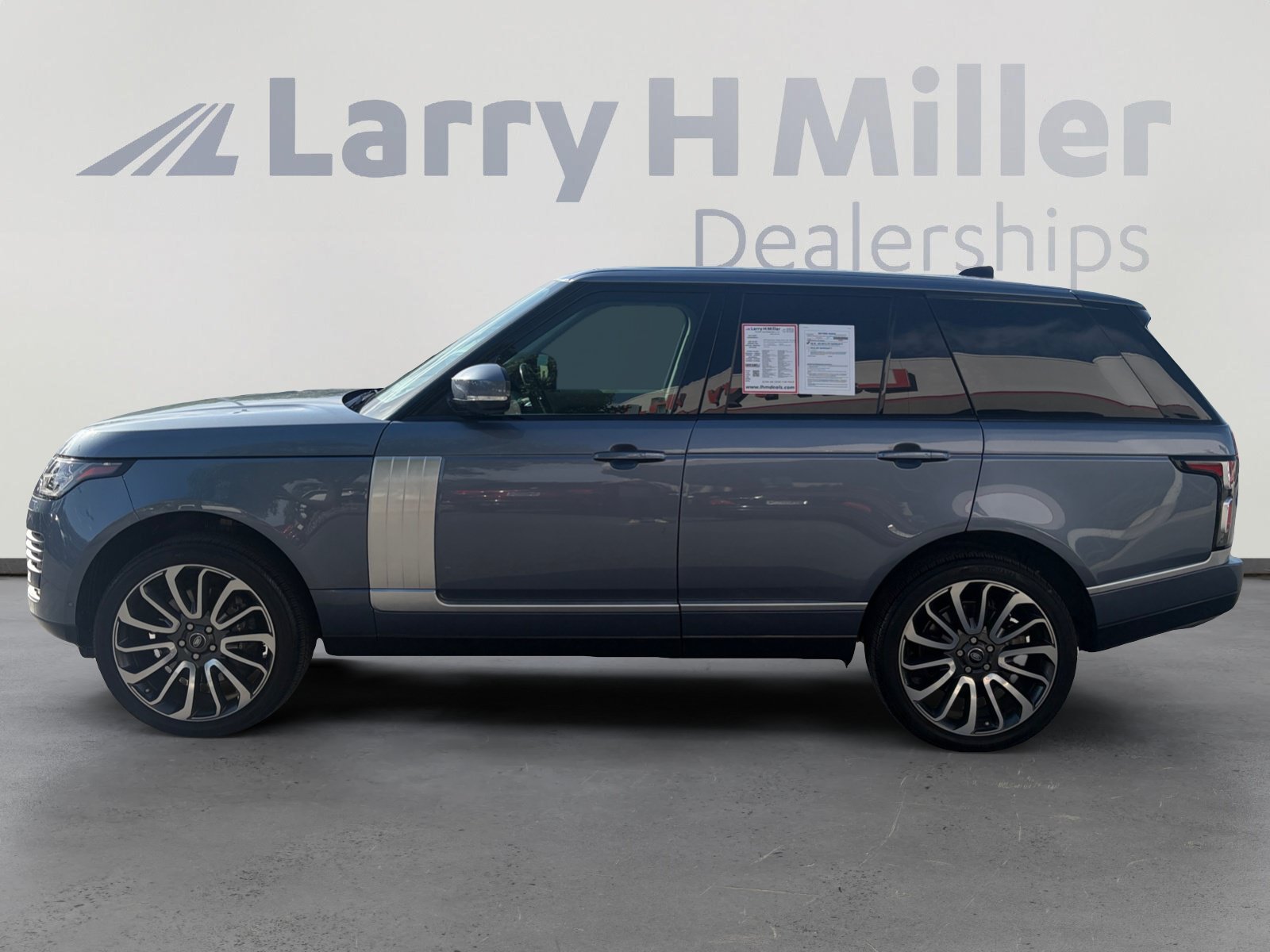 Used 2019 Land Rover Range Rover Supercharged AWD/4WD image 2