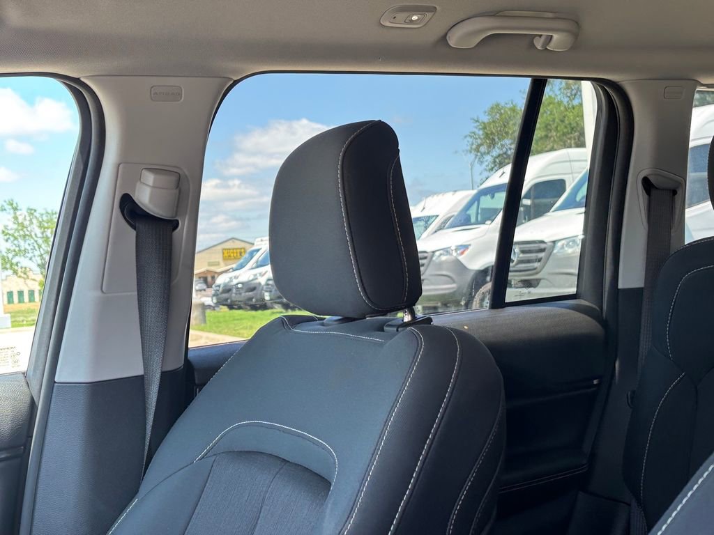Used 2024 Jeep Grand Cherokee Laredo RWD image 11