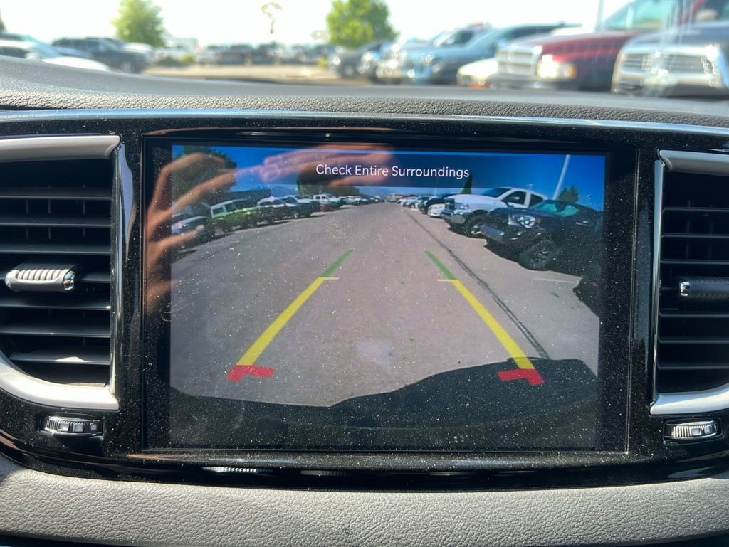 Used 2025 Chrysler Pacifica Select FWD image 16
