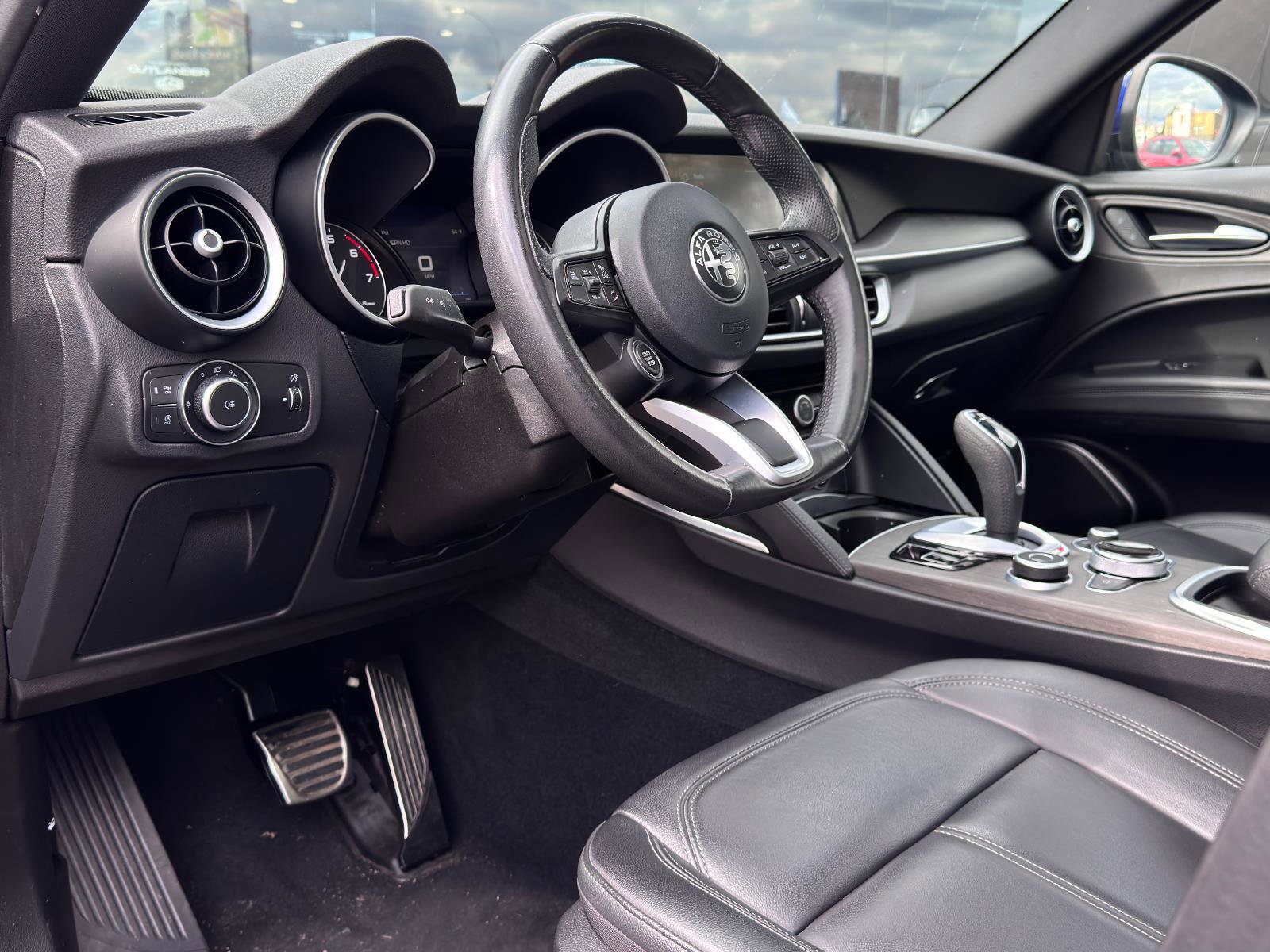 Used 2022 Alfa Romeo Stelvio Ti image 16