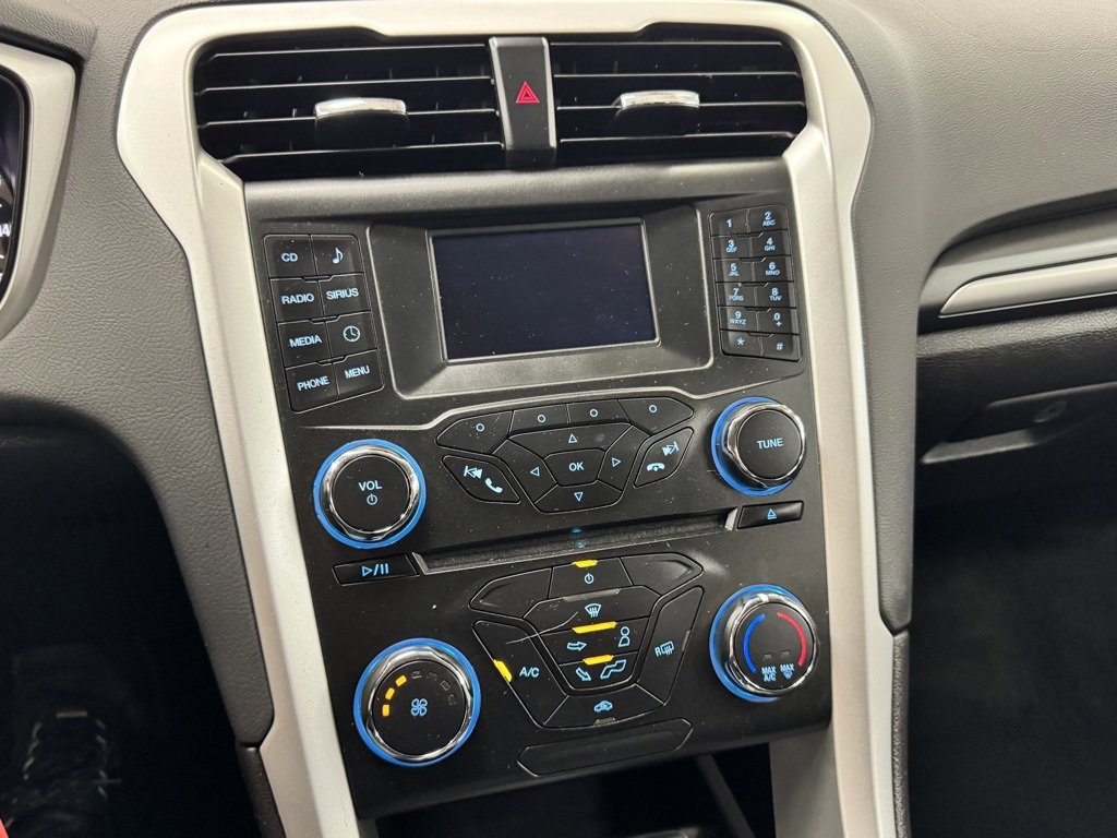 Used 2015 Ford Fusion SE image 25