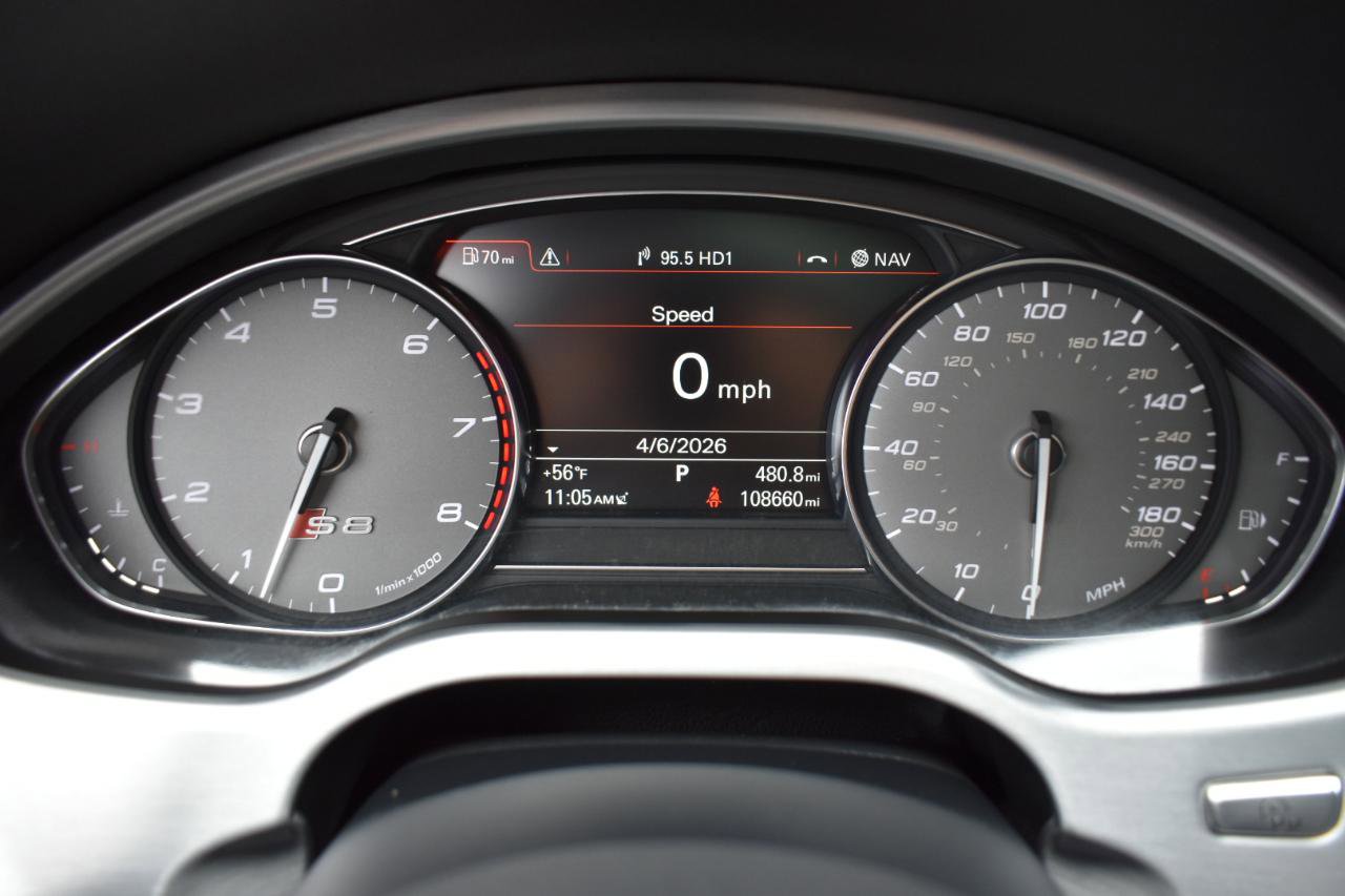 Used 2015 Audi S8 image 17