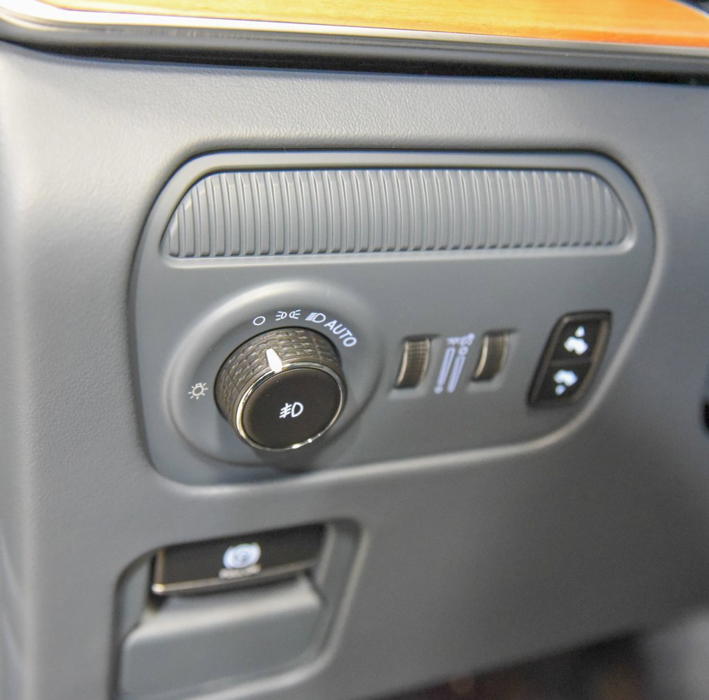 Used 2022 Jeep Grand Wagoneer Series II w/ Premium Group II image 18