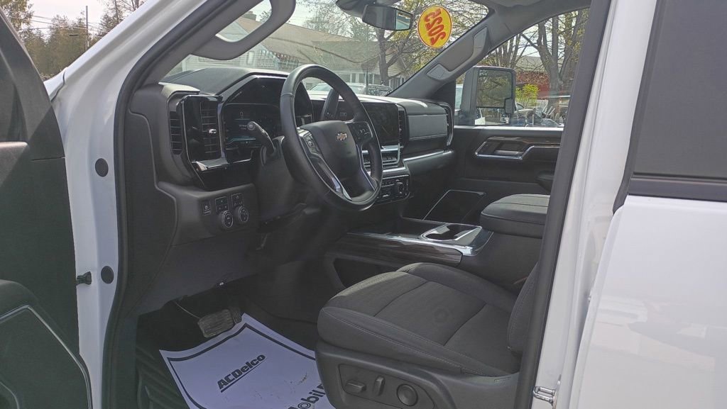 Used 2024 Chevrolet Silverado 2500 LT AWD/4WD image 16