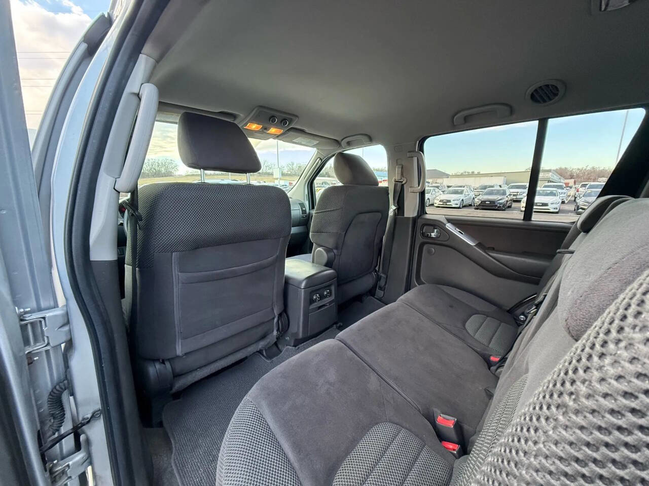 Used 2010 Nissan Pathfinder SE w/ SE Premium Journey Pkg image 12