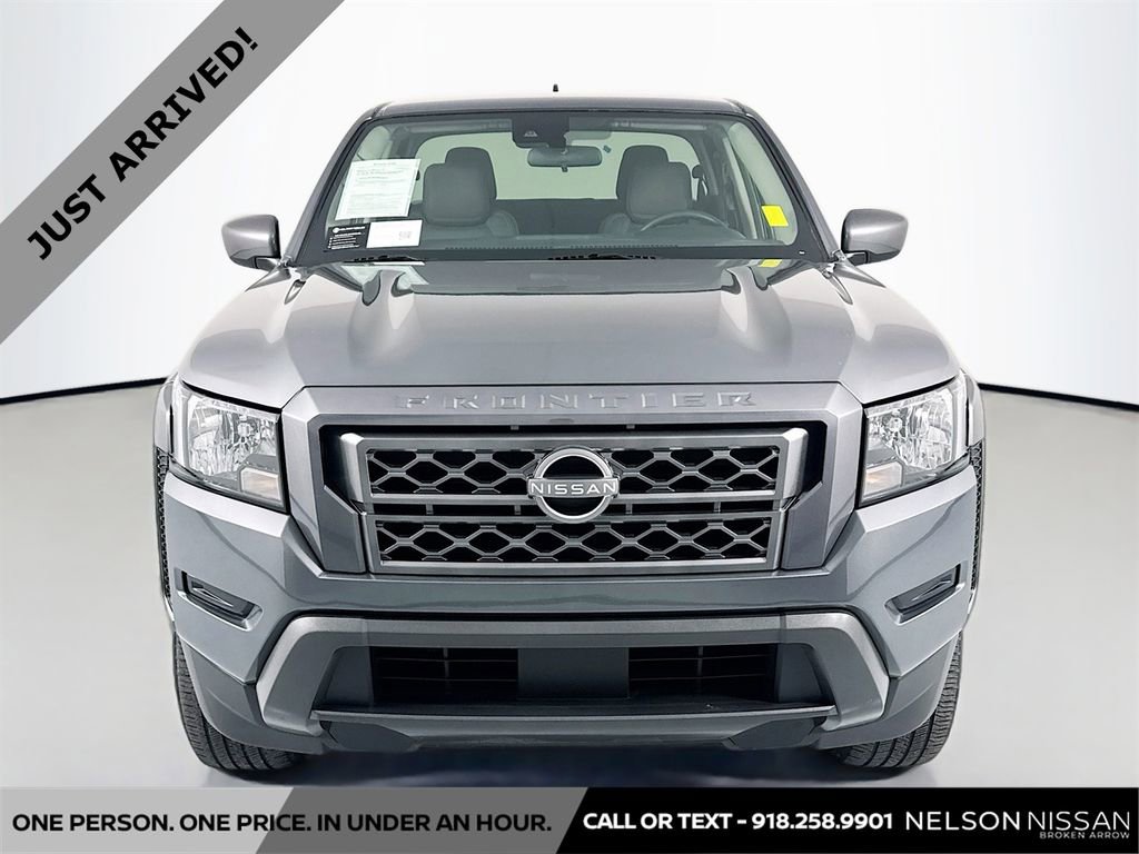 Used 2024 Nissan Frontier SV w/ Technology Package image 2