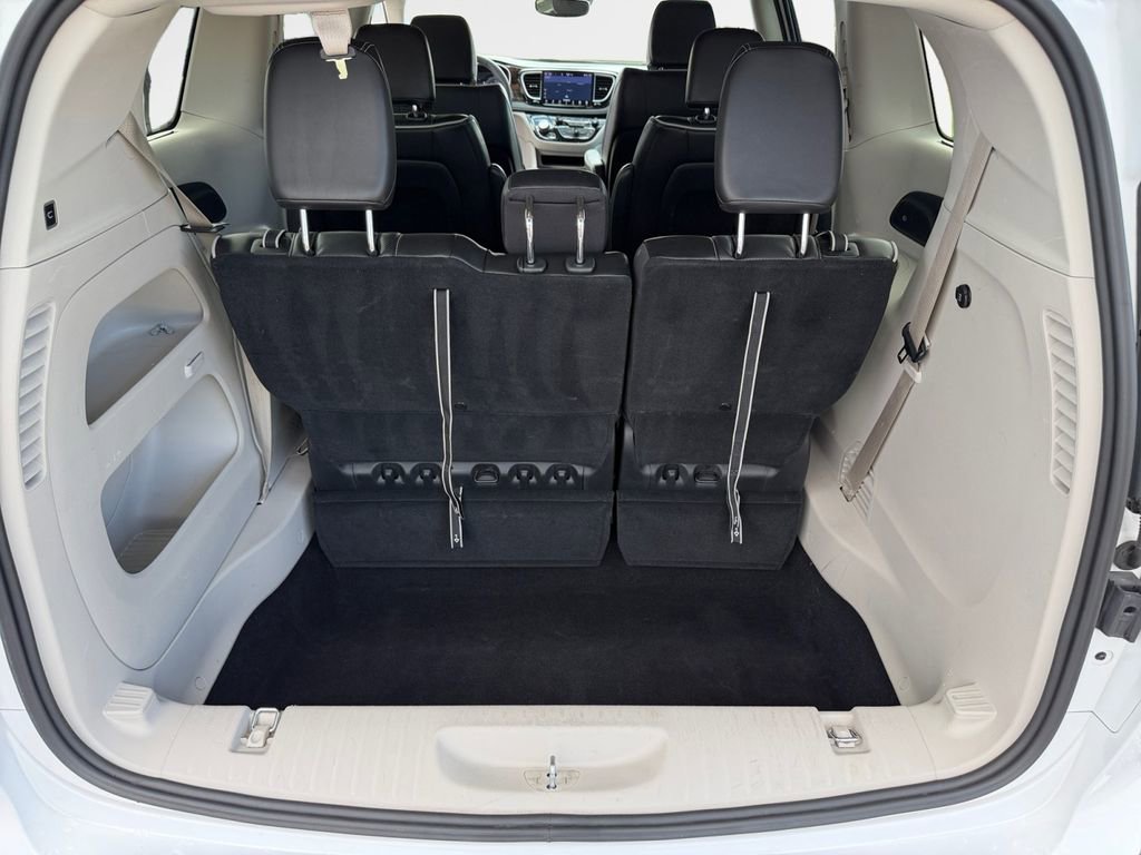 Used 2024 Chrysler Pacifica Limited FWD image 25