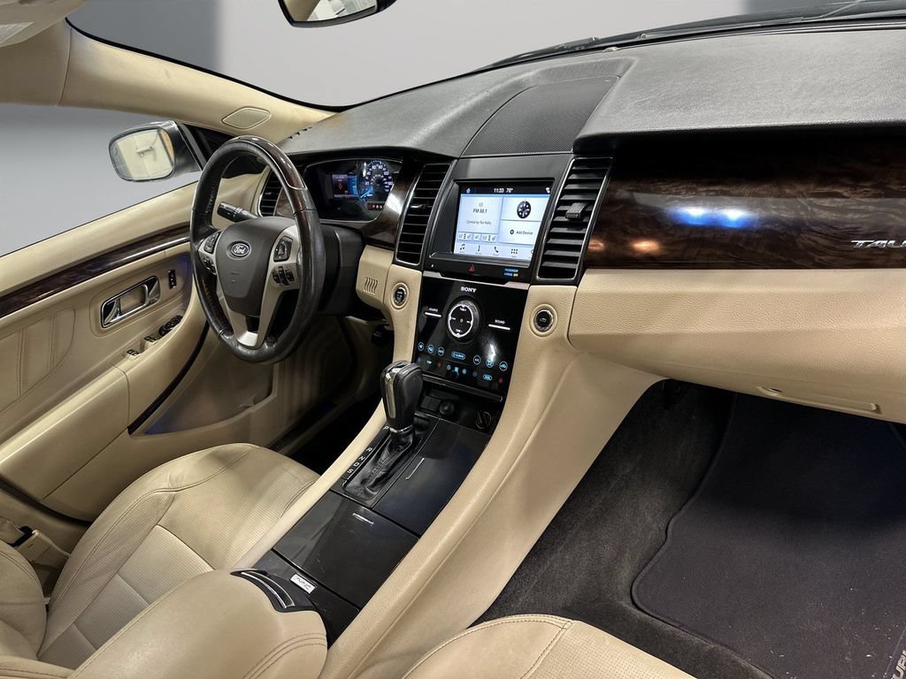 Used 2016 Ford Taurus Limited w/ Equipment Group 301A FWD image 16
