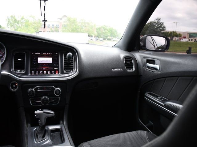 Used 2016 Dodge Charger SXT RWD image 18