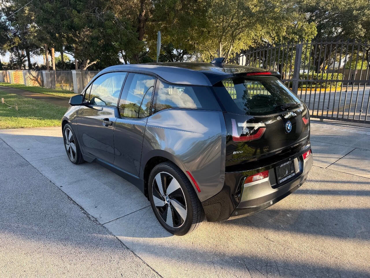 Used 2017 BMW i3 w/ Range Extender image 10