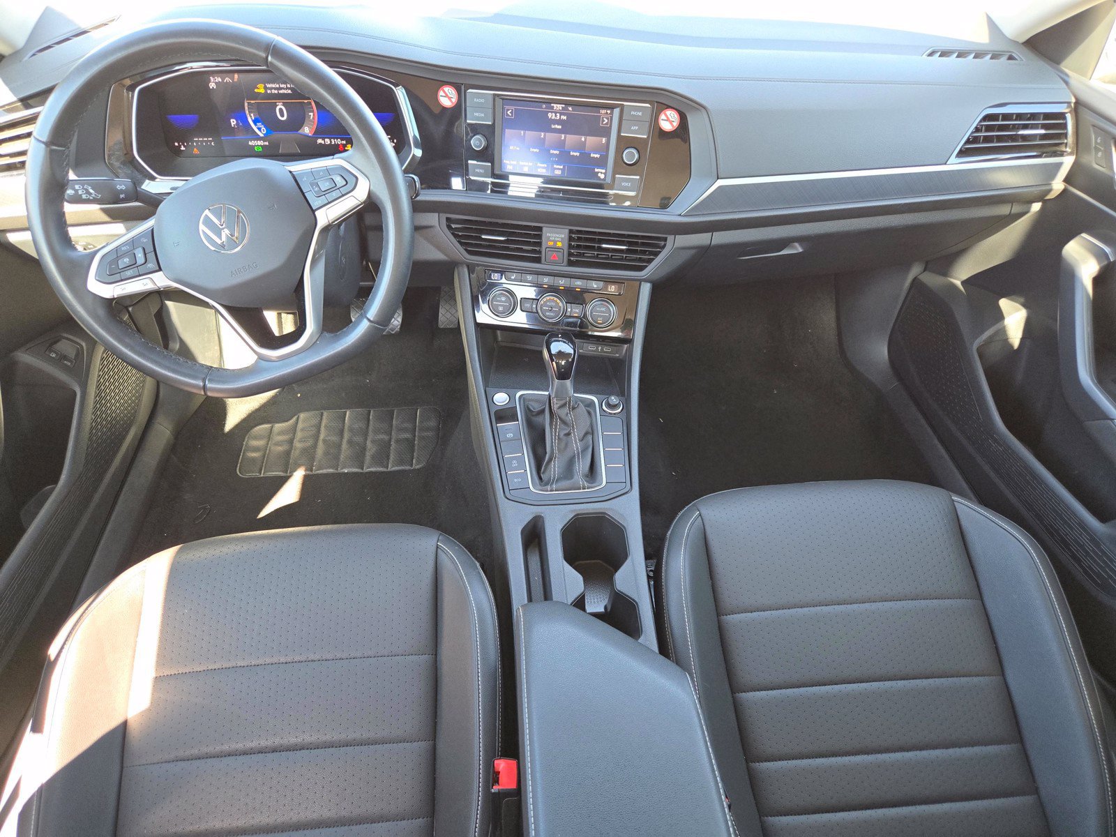 Used 2024 Volkswagen Jetta SE FWD image 10
