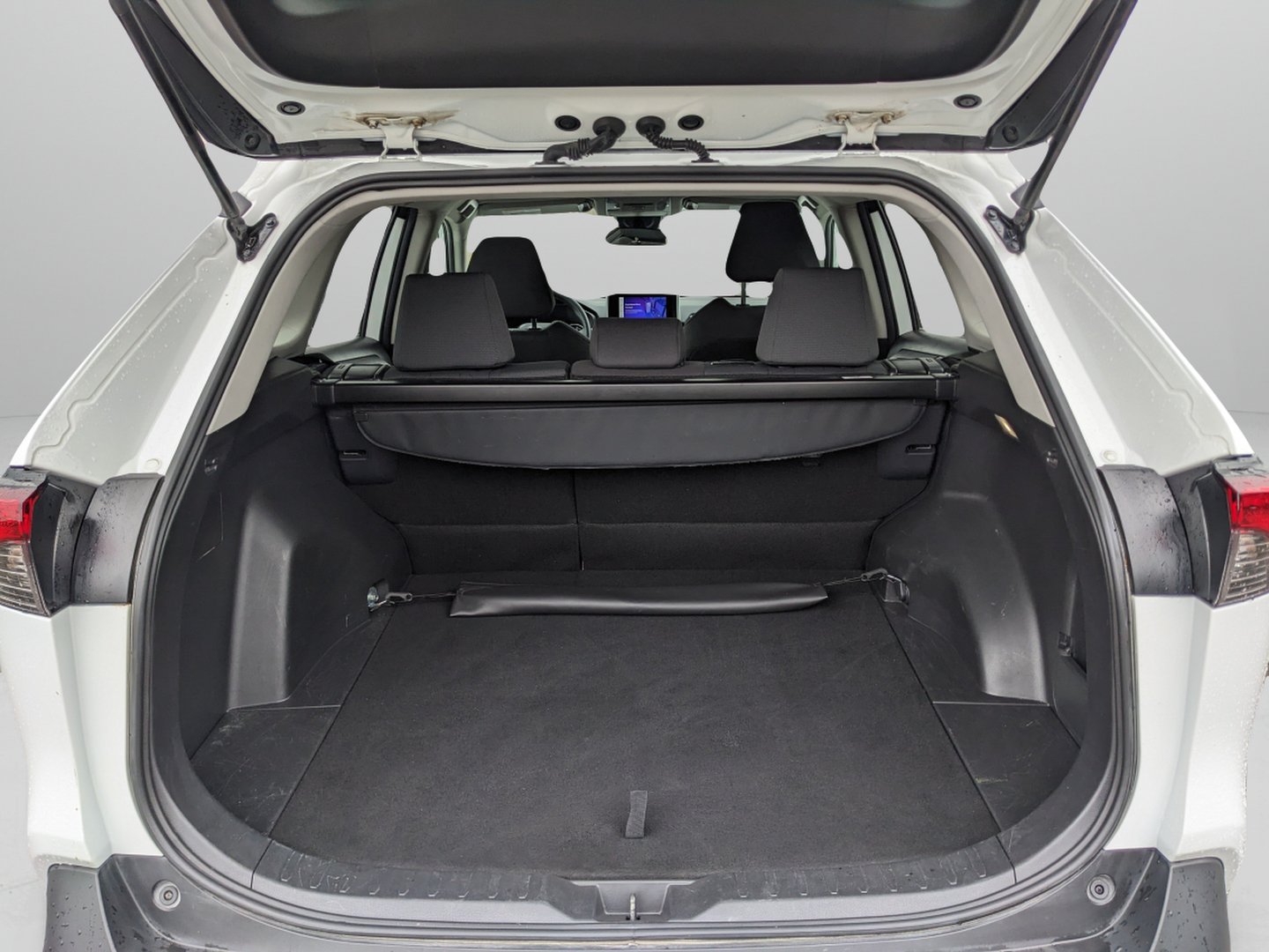 Used 2025 Toyota RAV4 XLE FWD image 11