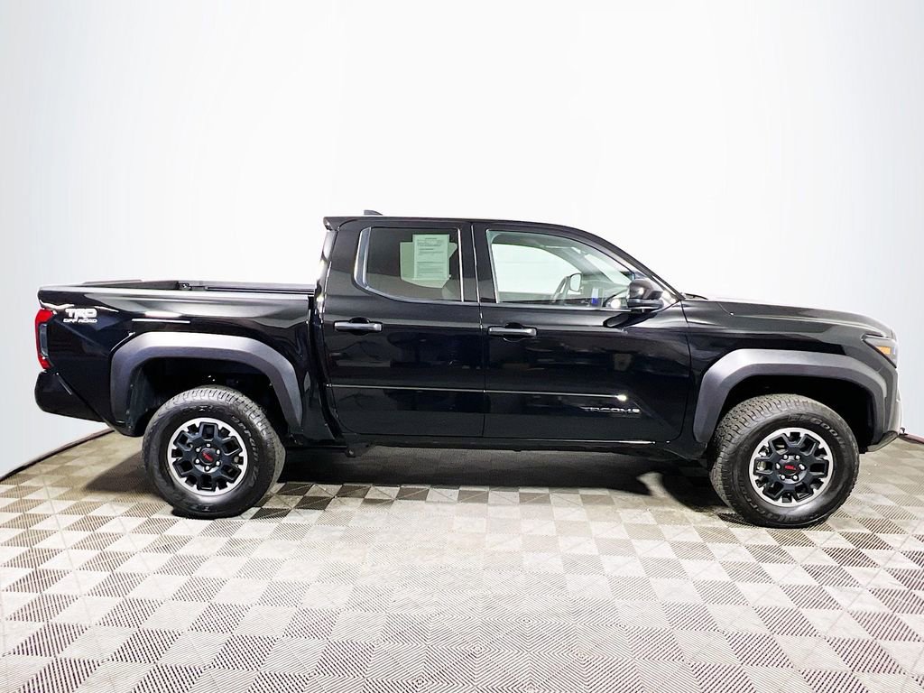 Certified 2025 Toyota Tacoma TRD Off-Road AWD/4WD image 9
