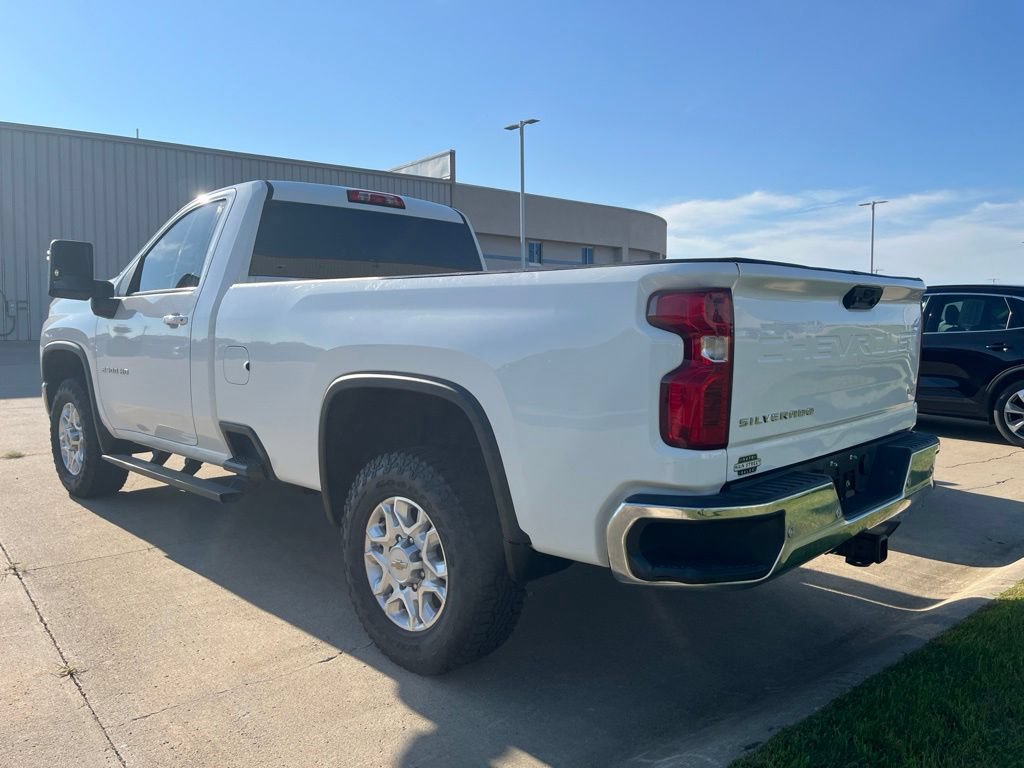 Used 2022 Chevrolet Silverado 2500 LT w/ Convenience Package AWD/4WD image 3