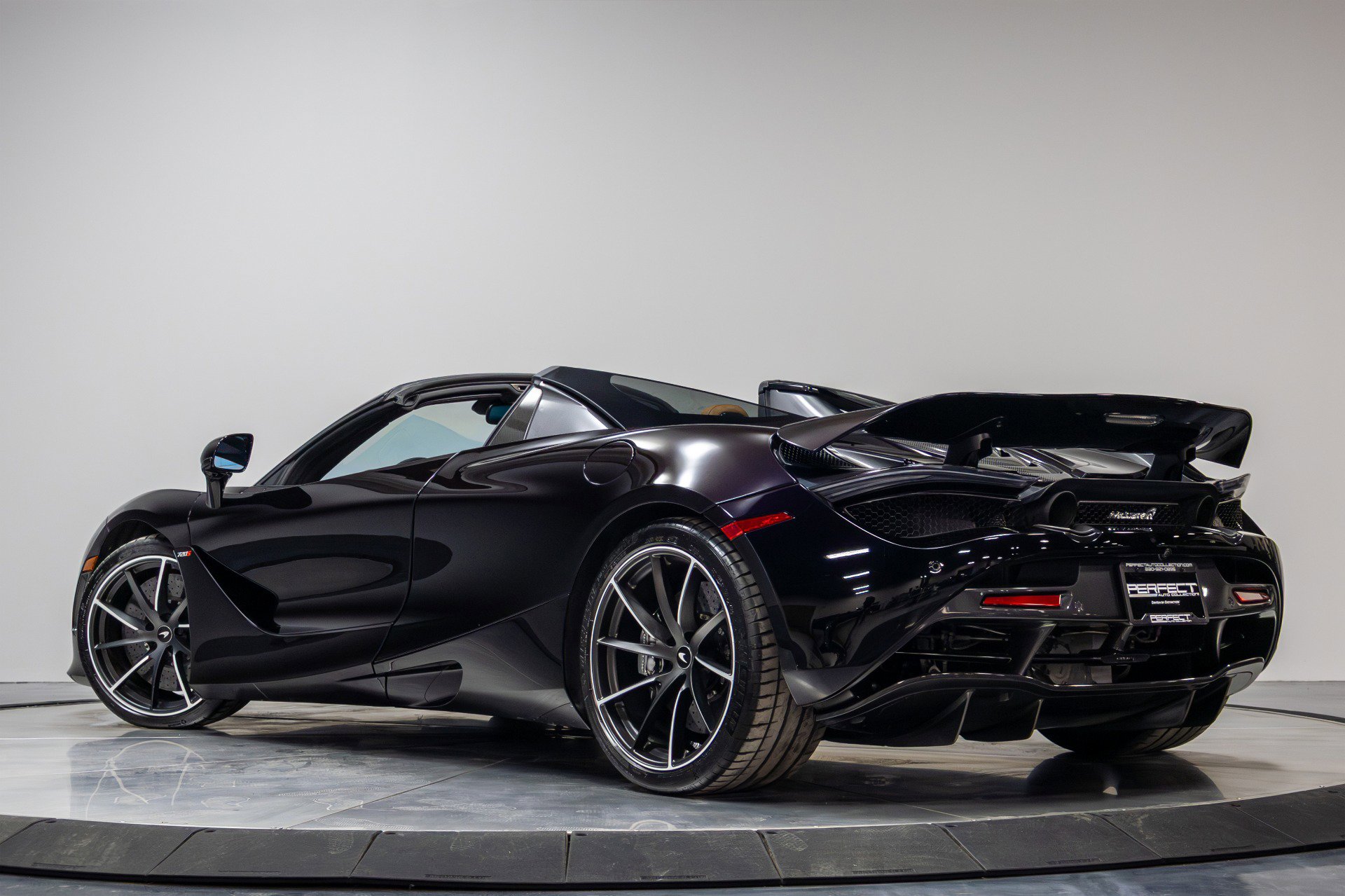 Used 2019 McLaren 720S Luxury RWD image 46