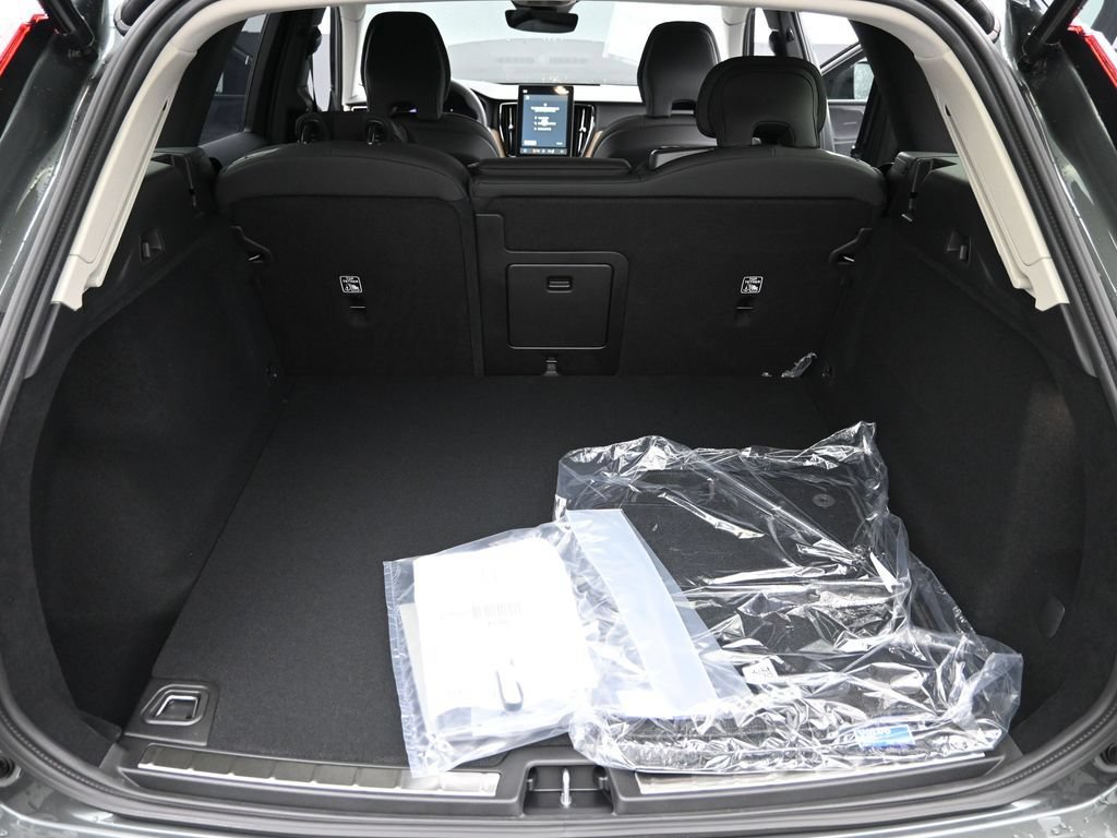 New 2026 Volvo XC60 B5 Plus w/ Climate Package AWD/4WD image 18