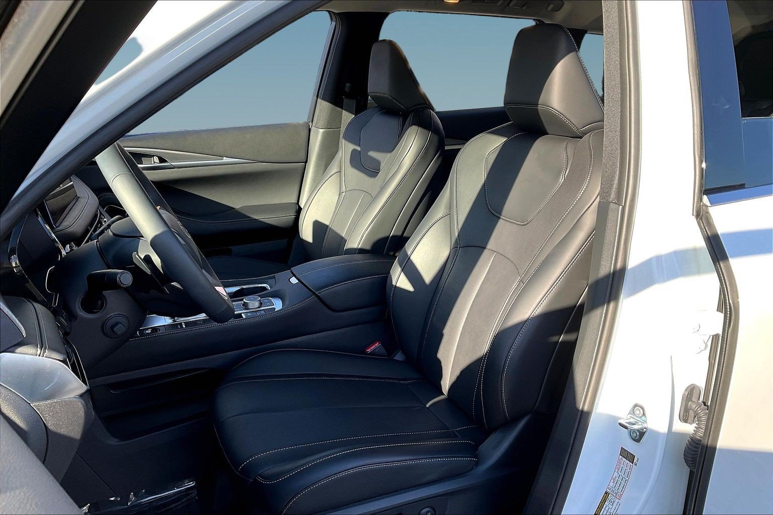 Certified 2027 INFINITI QX60 Luxe w/ Cargo Package AWD/4WD image 20