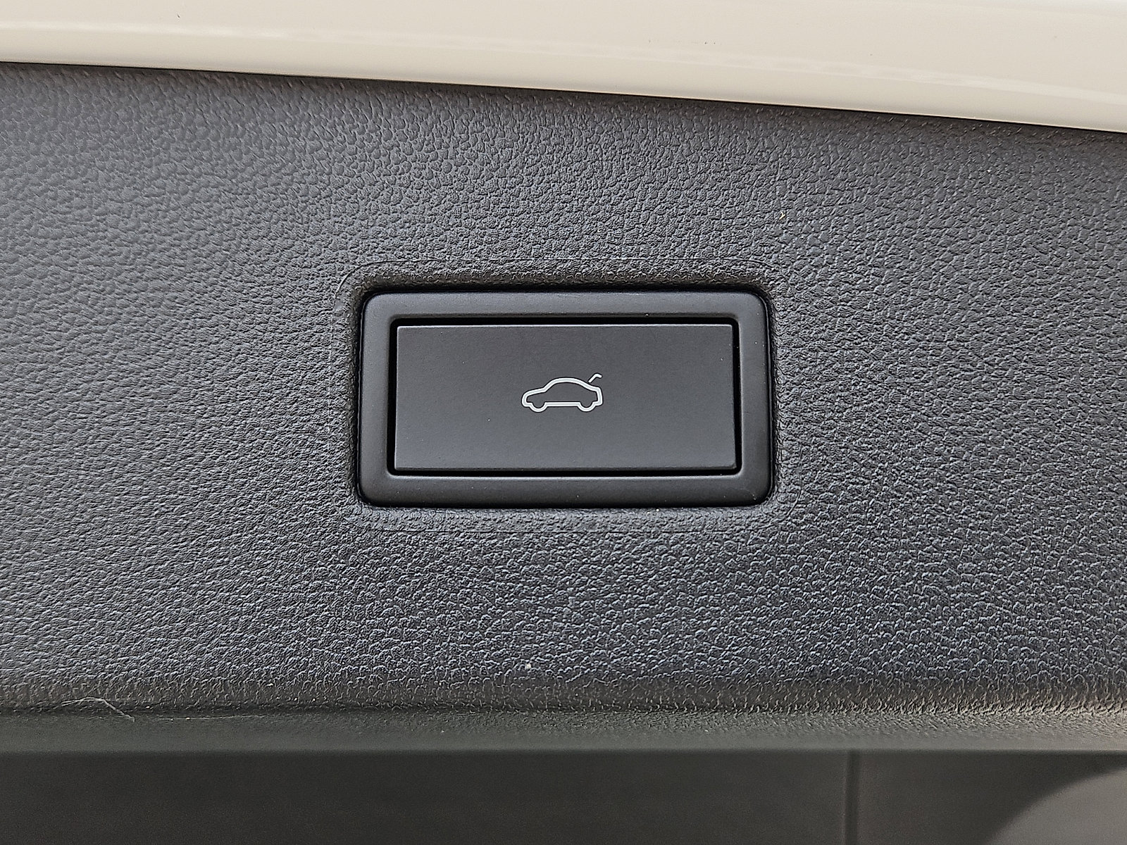 Certified 2024 Volkswagen Tiguan Wolfsburg Edition w/ Panoramic Sunroof Package image 7