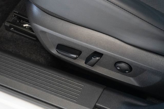 Used 2025 Nissan Rogue SV w/ SV Premium Package image 17