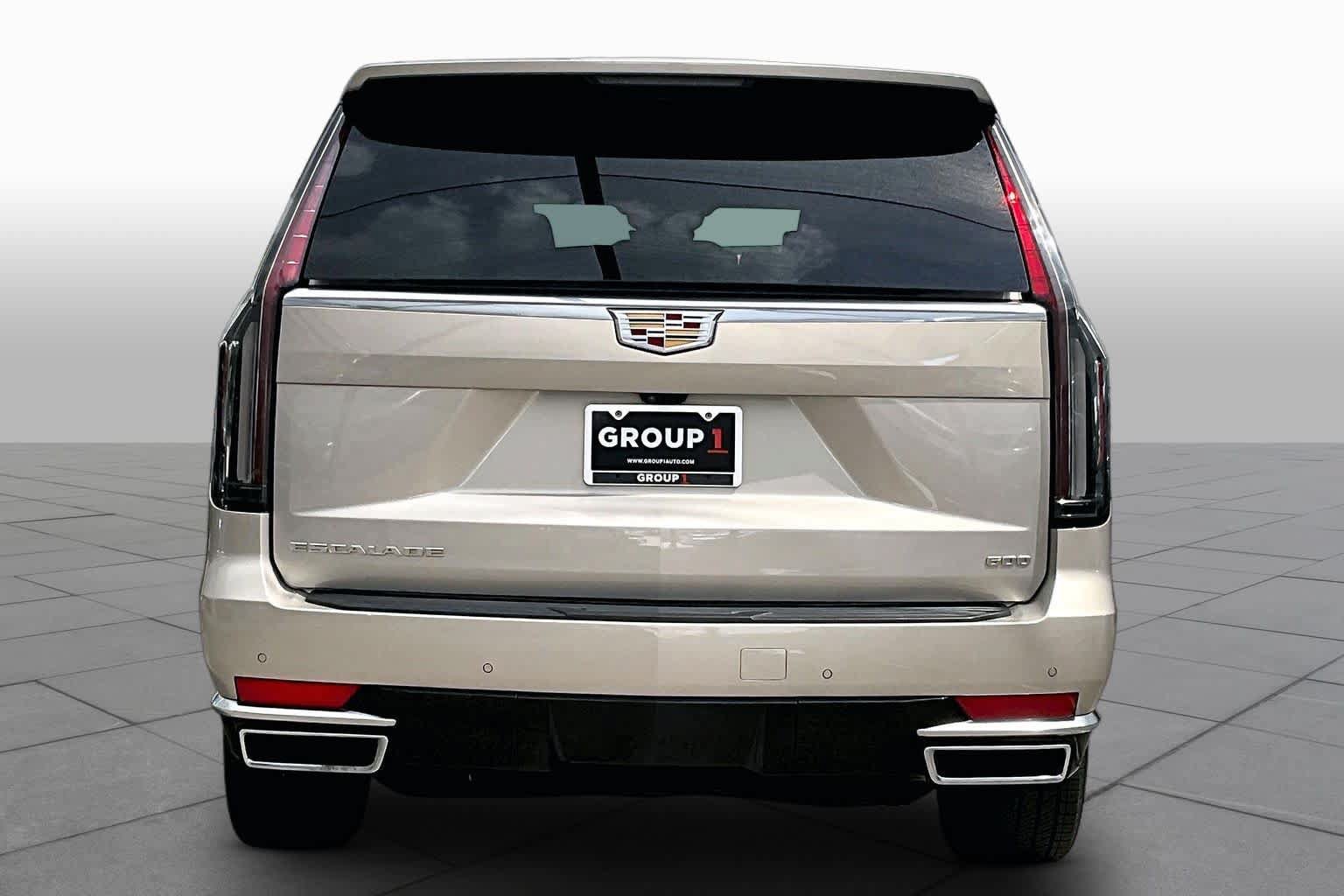 Used 2024 Cadillac Escalade Premium Luxury w/ Performance Package AWD/4WD image 5
