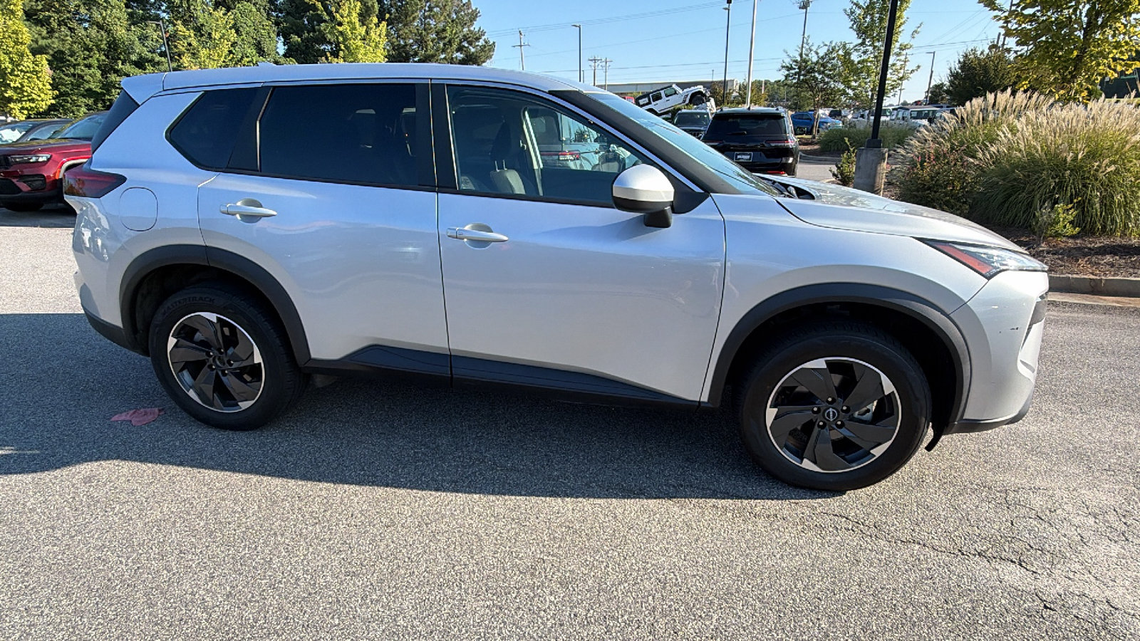 Used 2024 Nissan Rogue SV AWD/4WD image 7