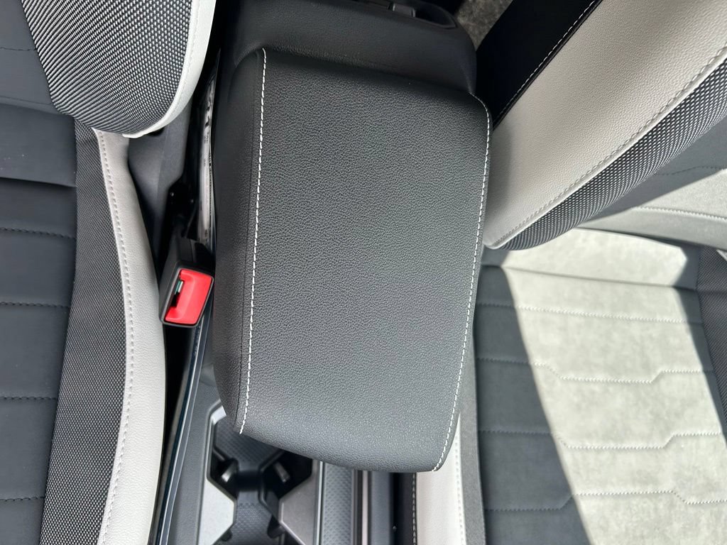 New 2026 Volkswagen Taos SE FWD image 32