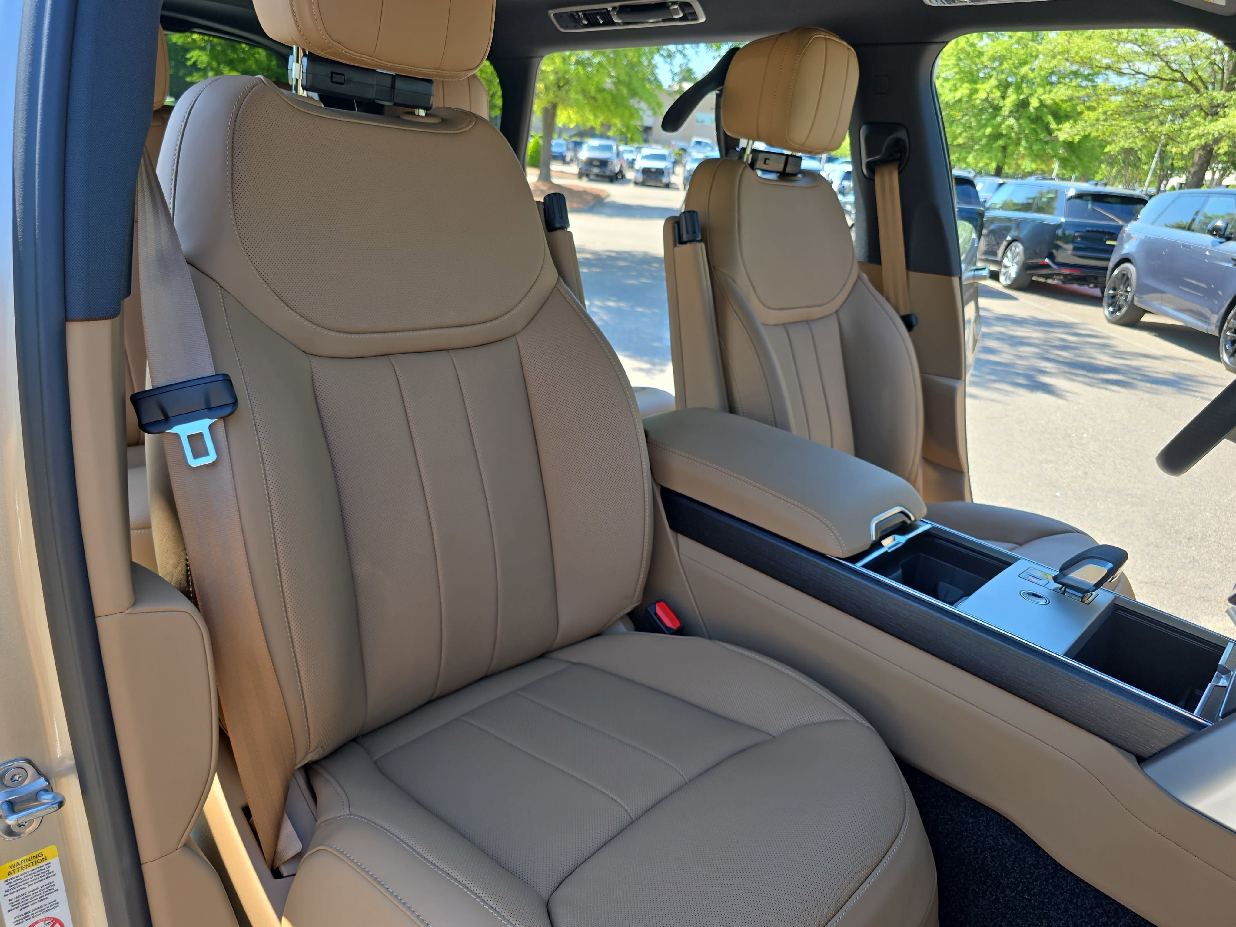 New 2026 Land Rover Range Rover Long Wheelbase SE AWD/4WD image 10