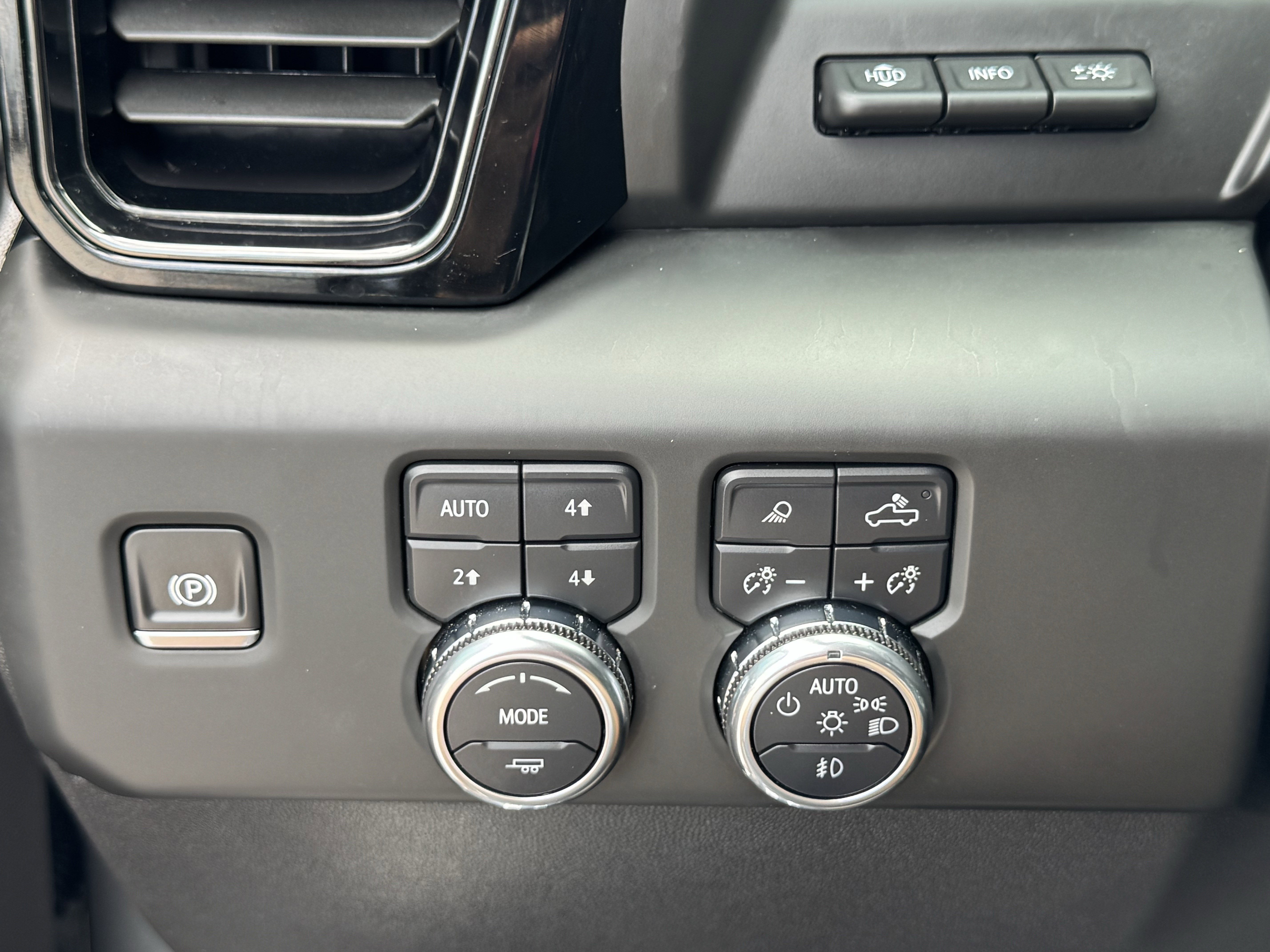 Used 2025 GMC Sierra 1500 AT4 w/ AT4 Premium Package image 26