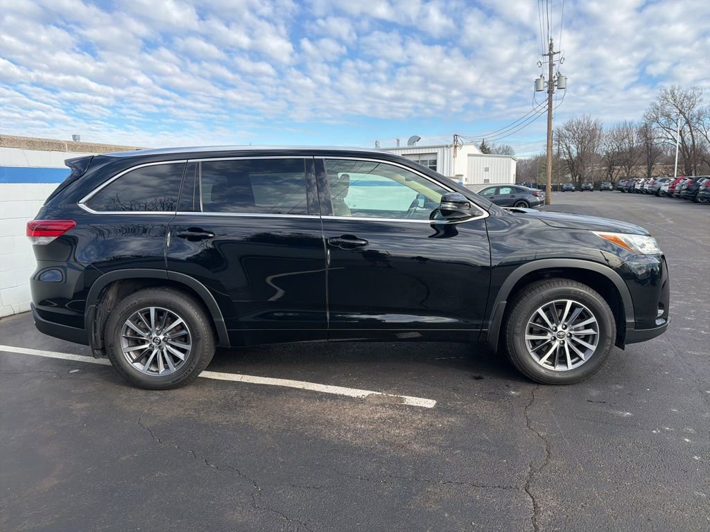 Used 2017 Toyota Highlander XLE image 6