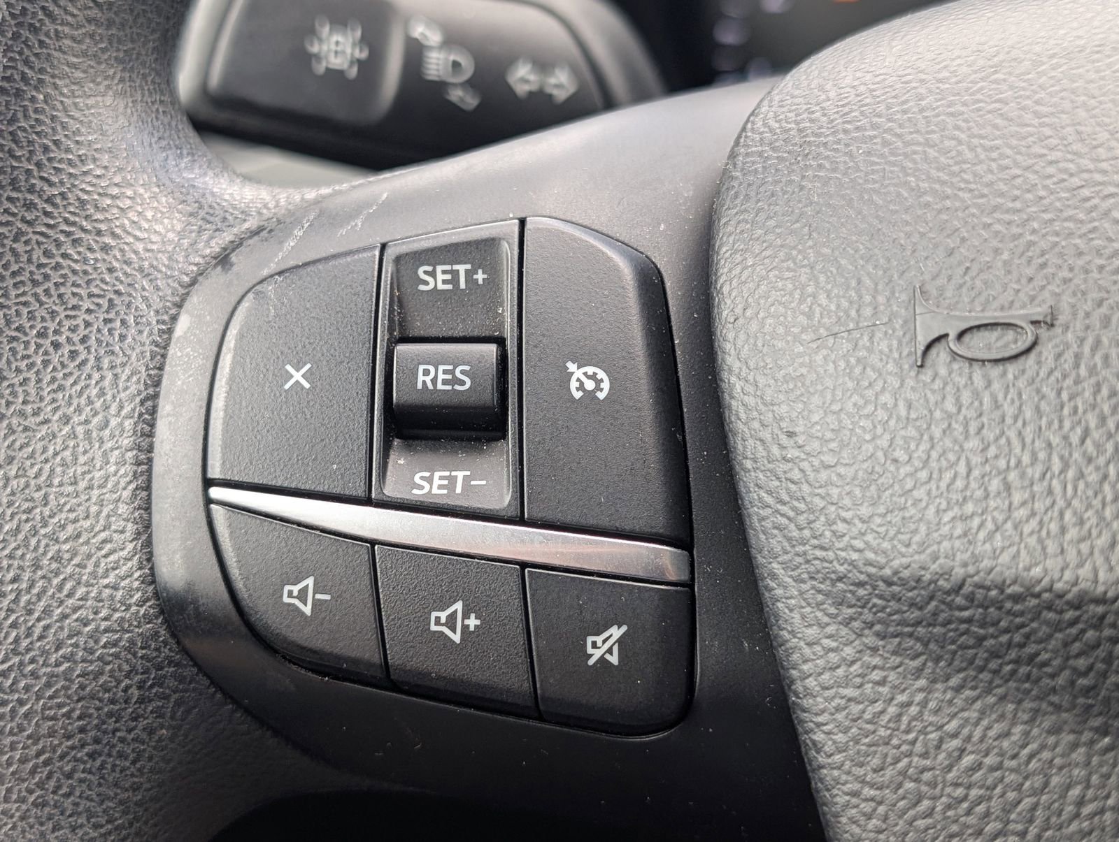 Used 2020 Ford Escape SE FWD image 15