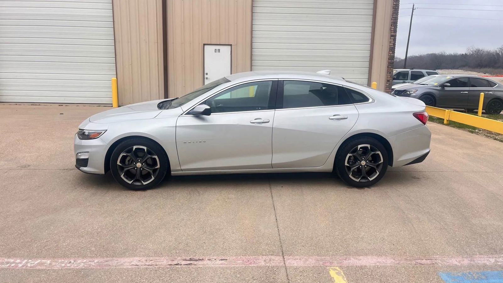 Used 2022 Chevrolet Malibu LT FWD image 3