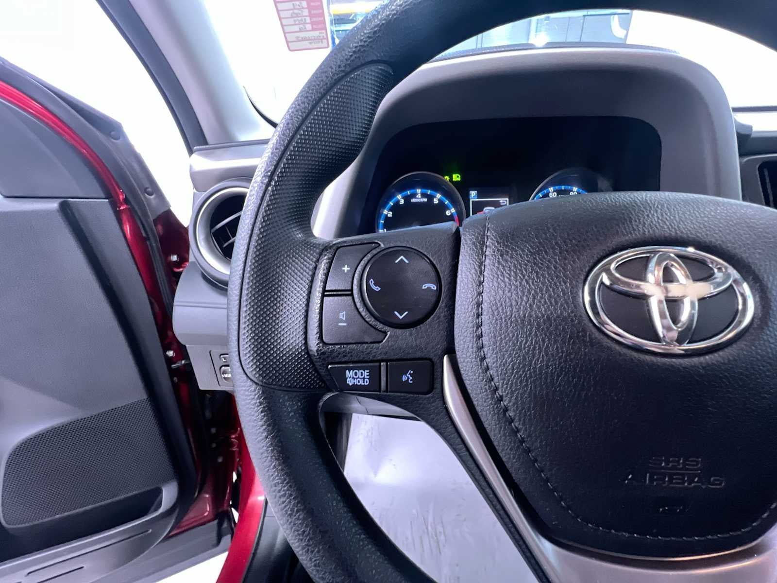 Used 2018 Toyota RAV4 LE w/ All Weather Liner Package FWD image 20