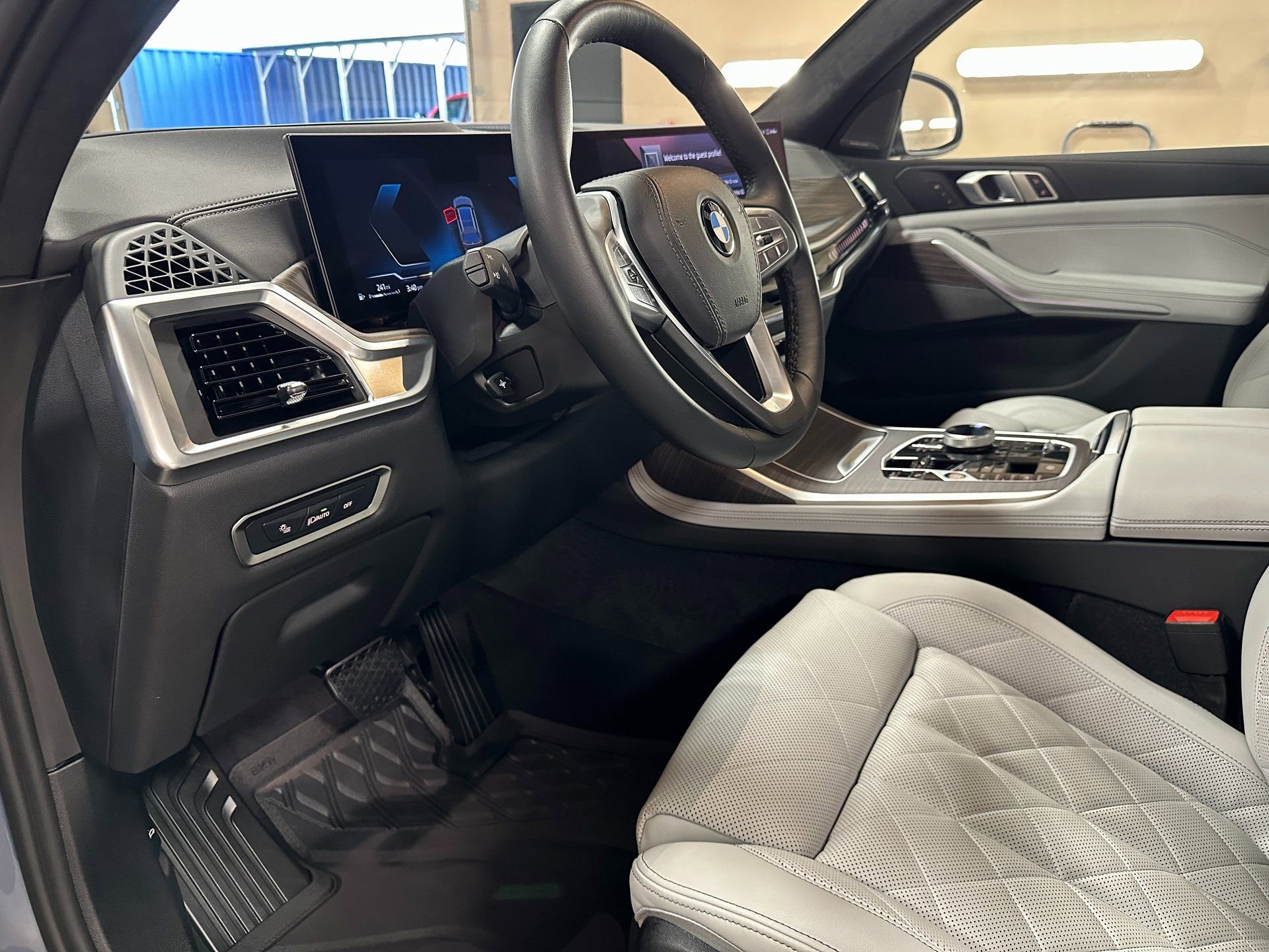 Used 2025 BMW X7 xDrive40i image 37