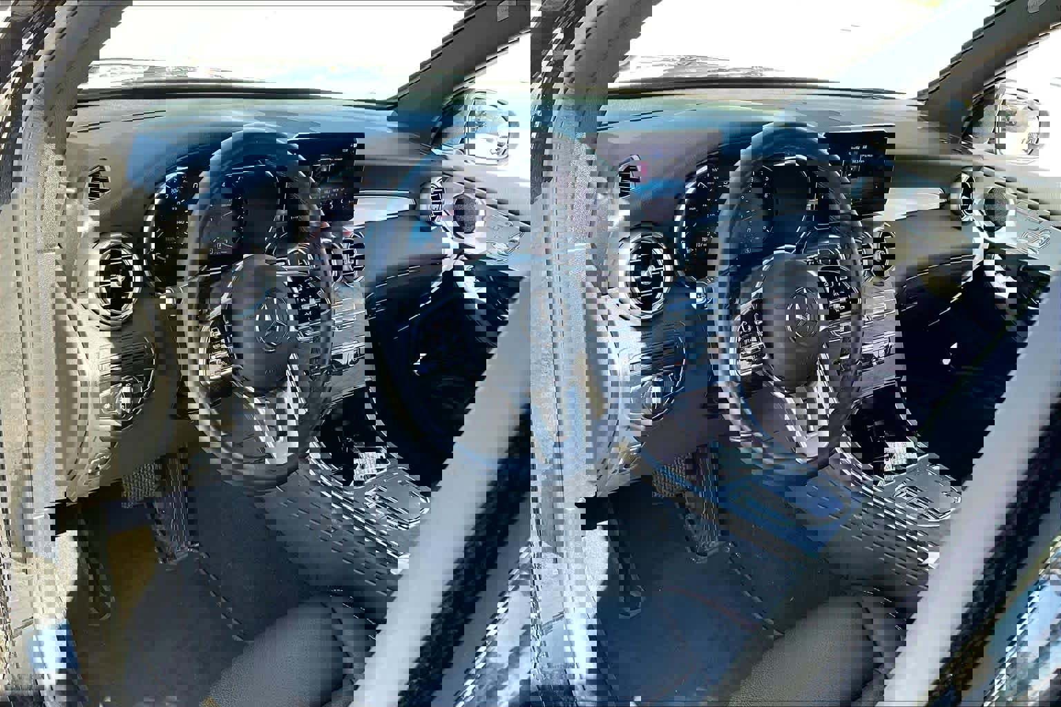 Used 2022 Mercedes-Benz GLC 300 w/ Premium Package Lite image 16